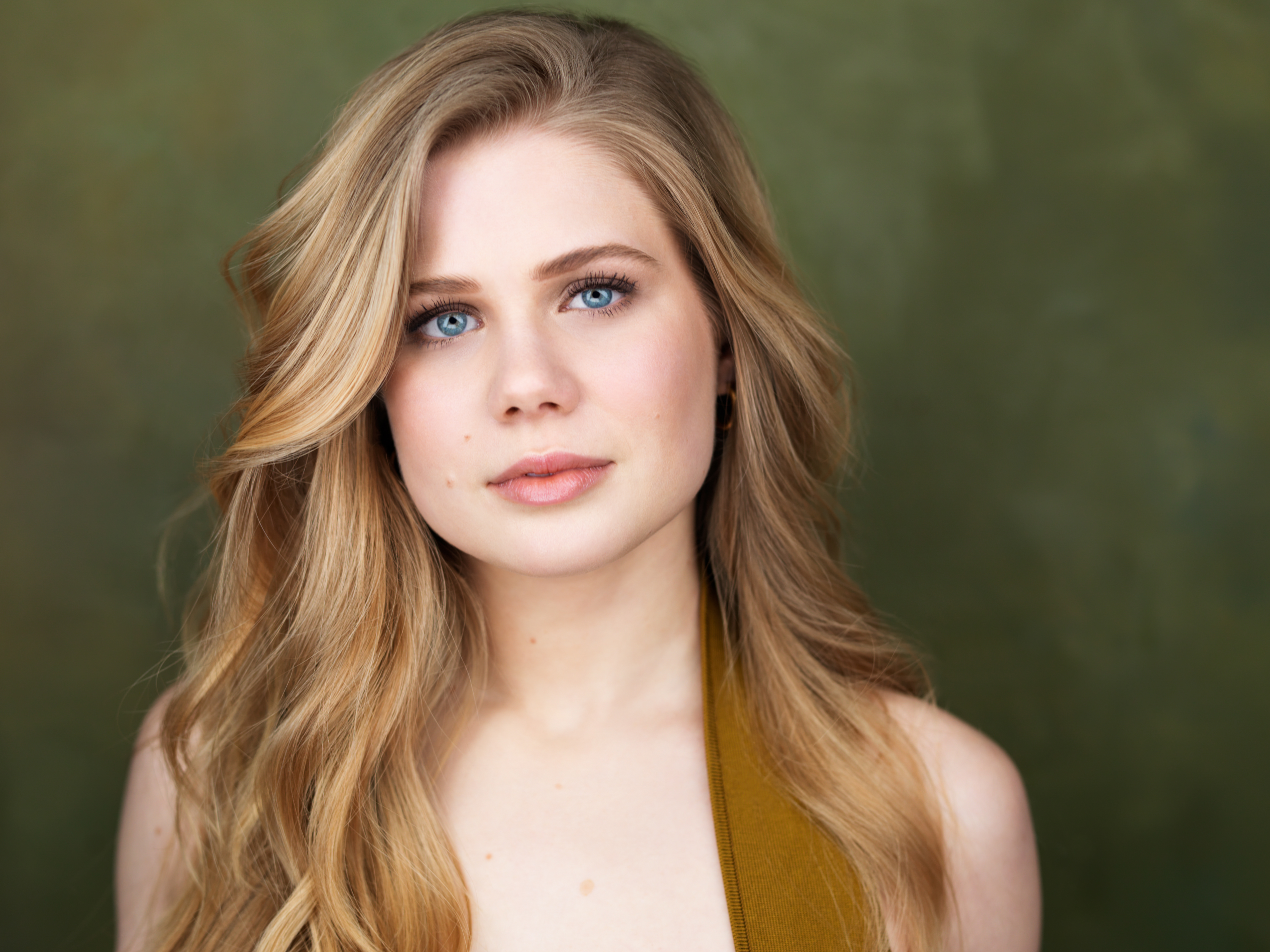 actor Taylor Dawn Brauer large photo