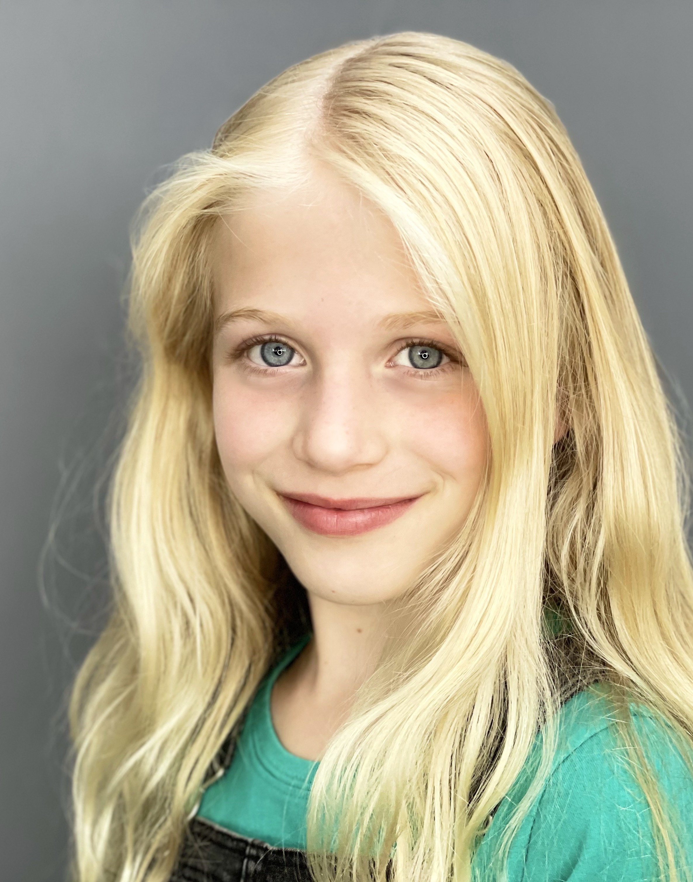 actor Madeleine Hiscox large photo