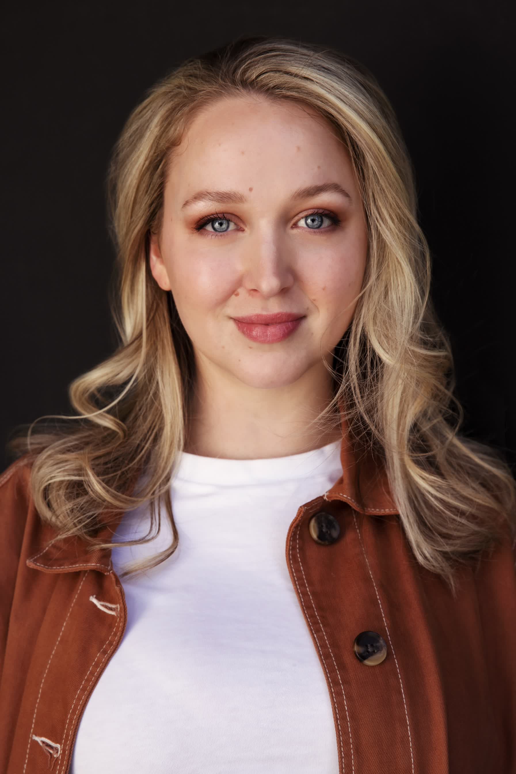 actor Sophie Cox large photo