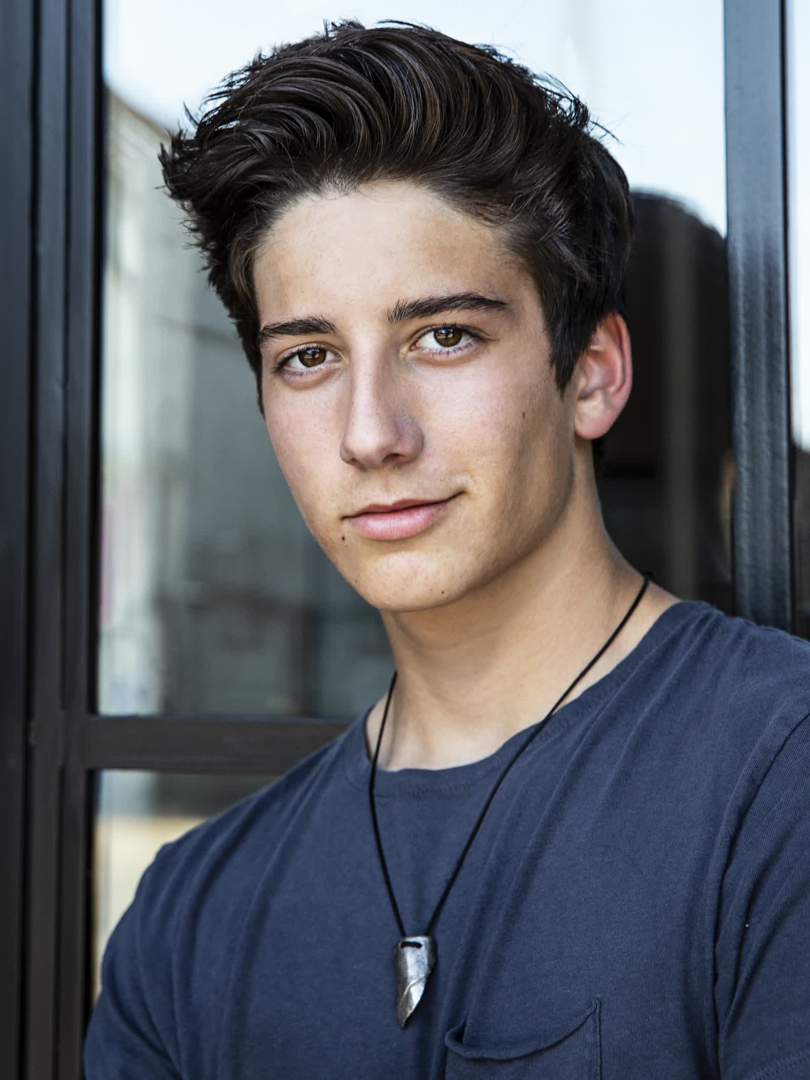 actor Milo Manheim large photo