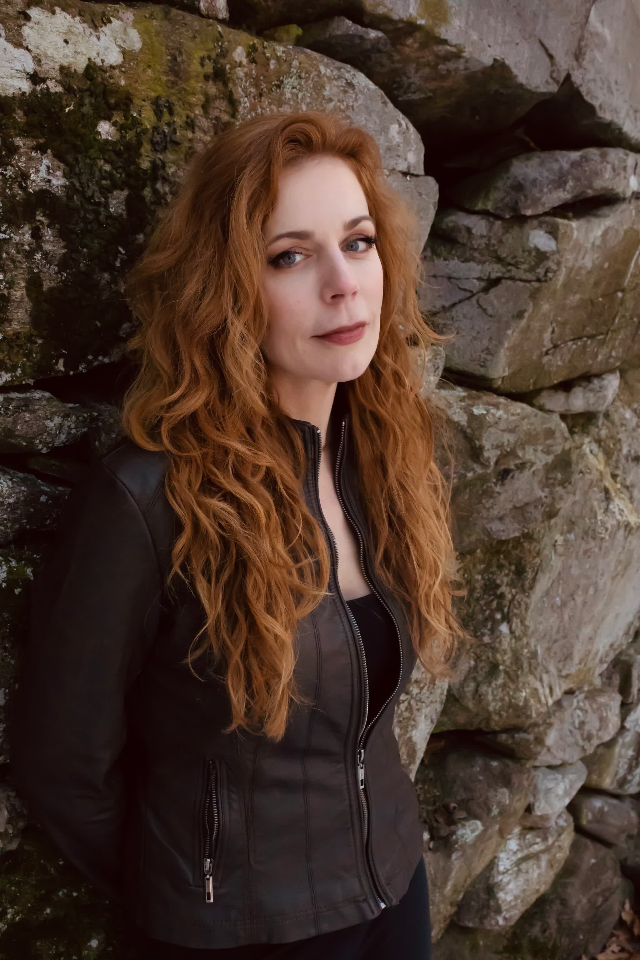 actor Elle Matarazzo large photo