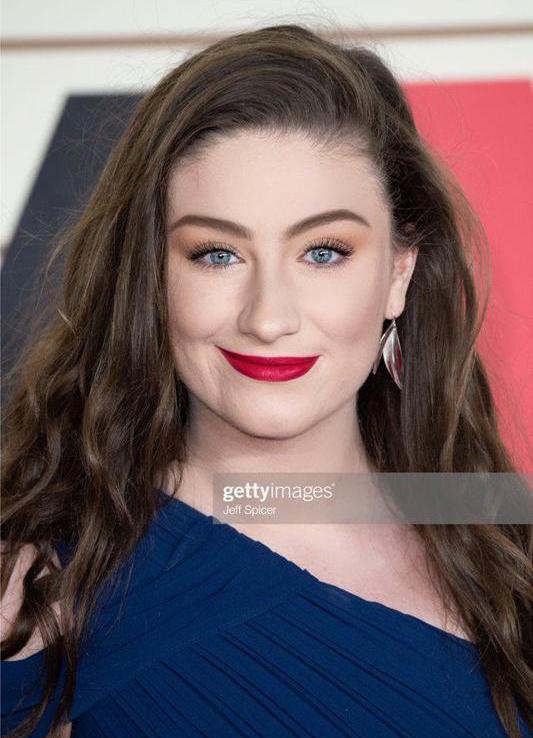 actor Amber Doig-Thorne large photo