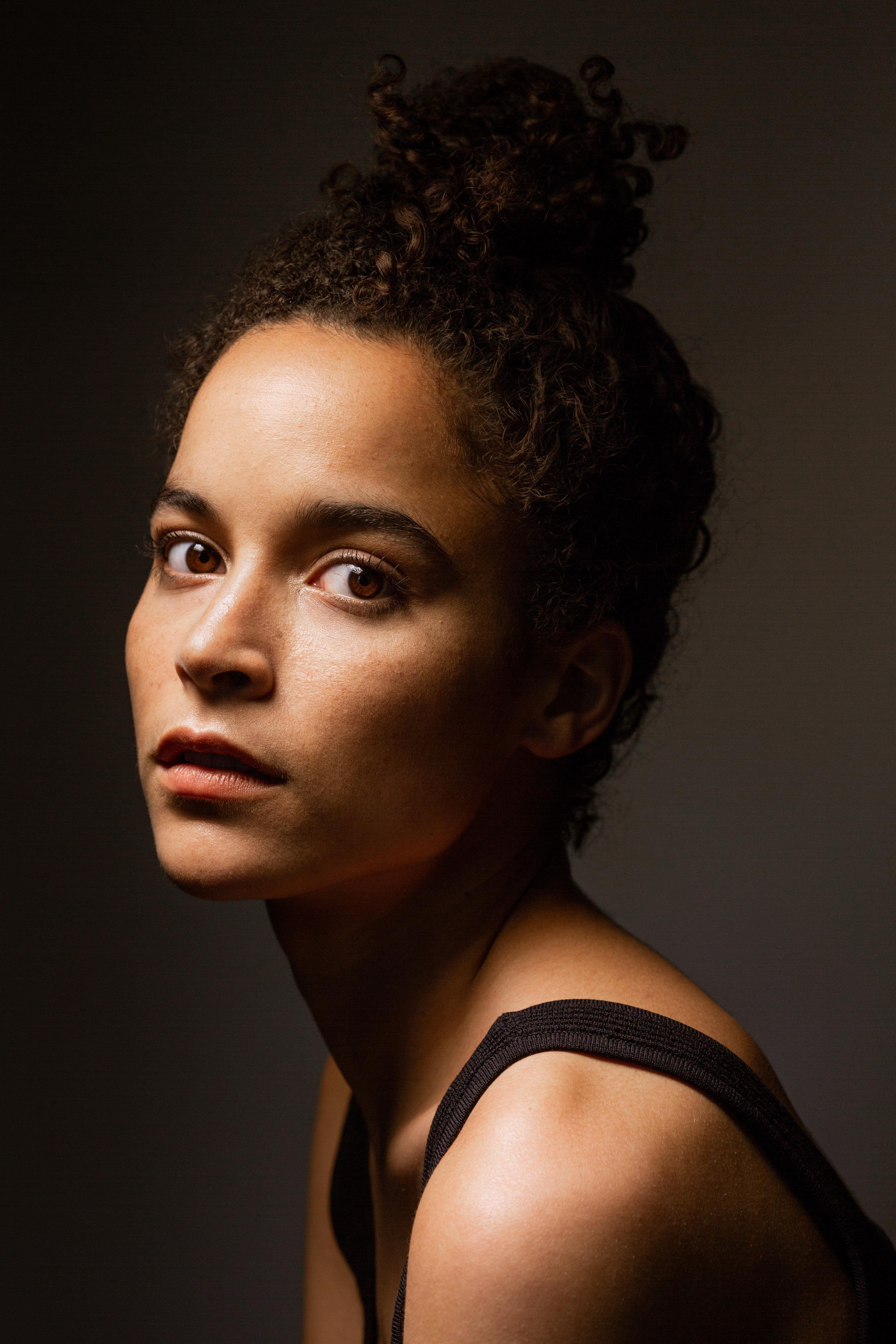 actor Juliana Canfield large photo