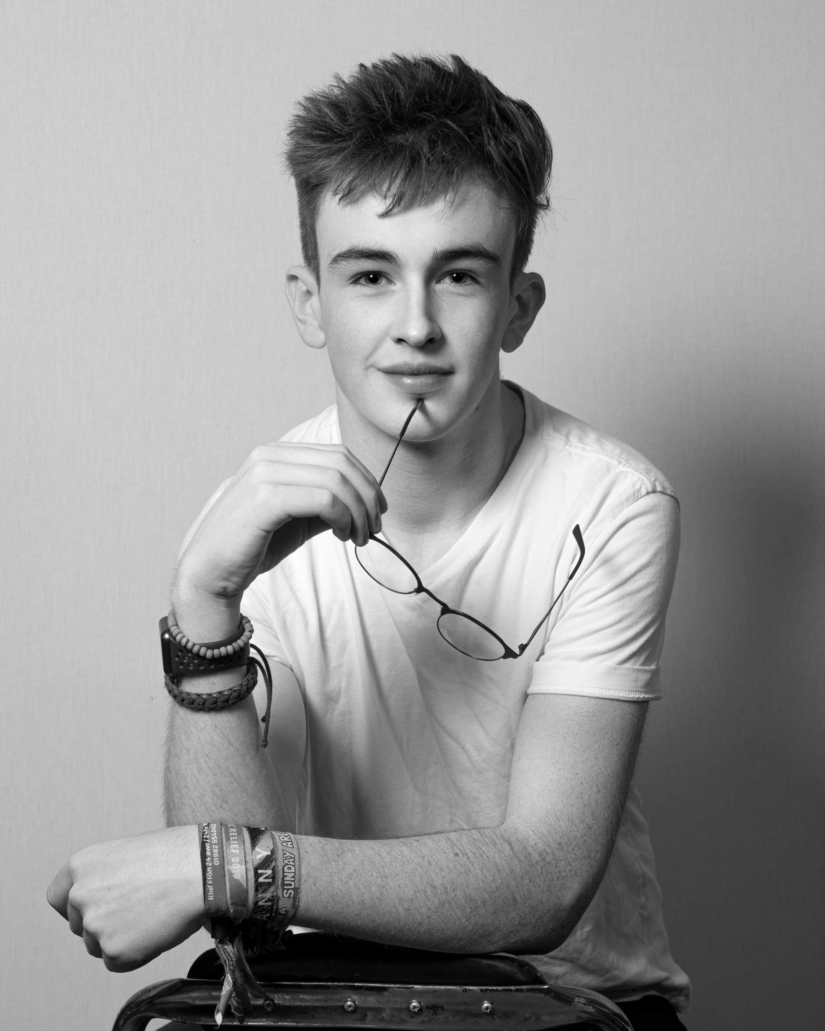 actor Harry Luke large photo