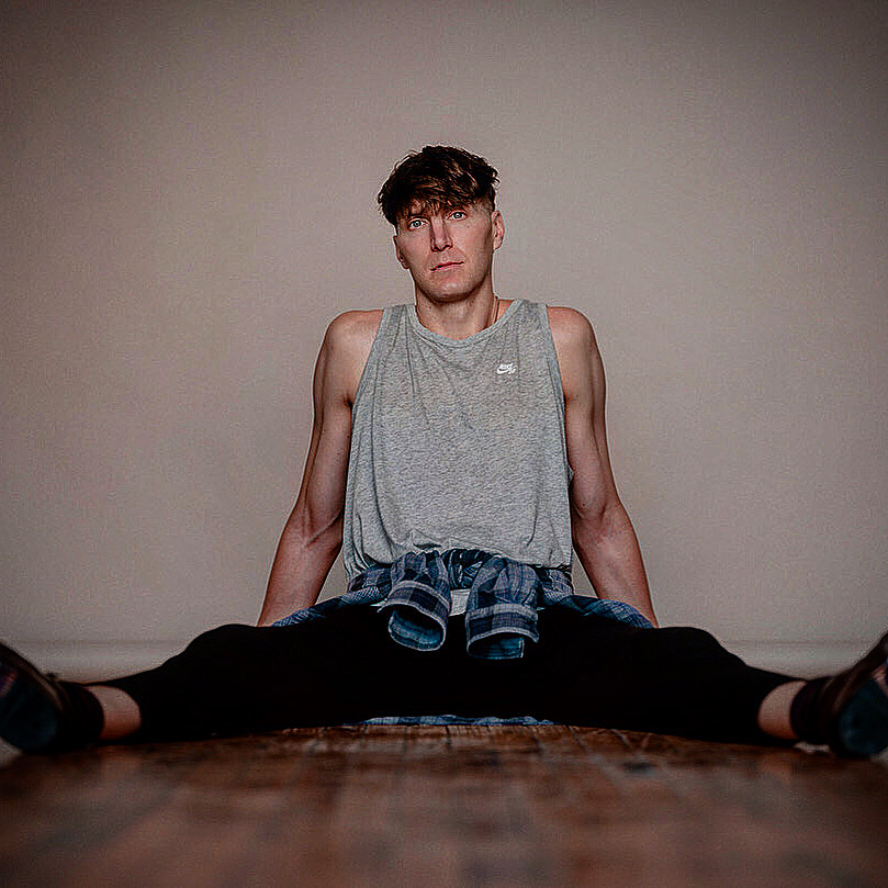 actor Alex Breaux large photo