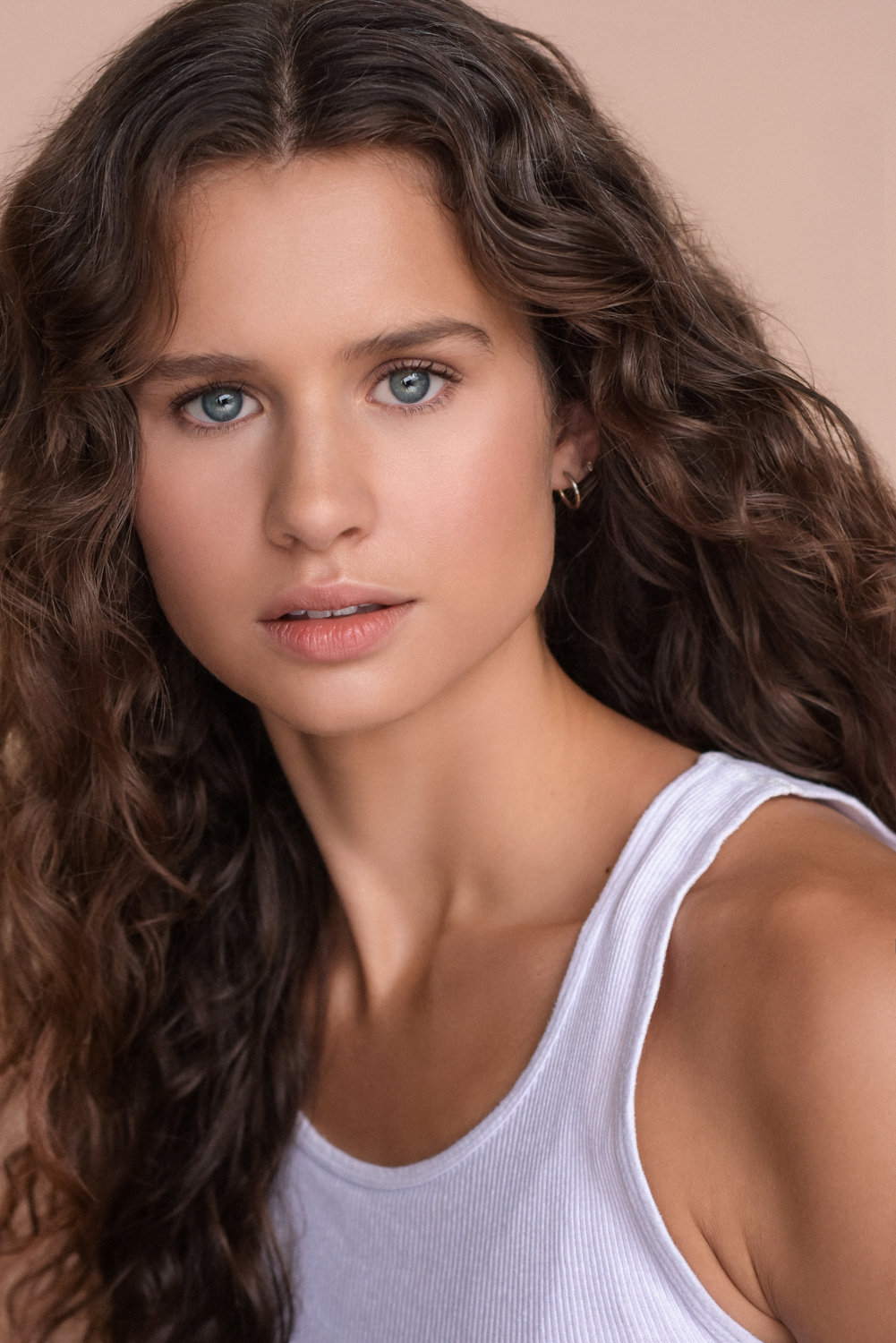 actor Avery Konrad large photo