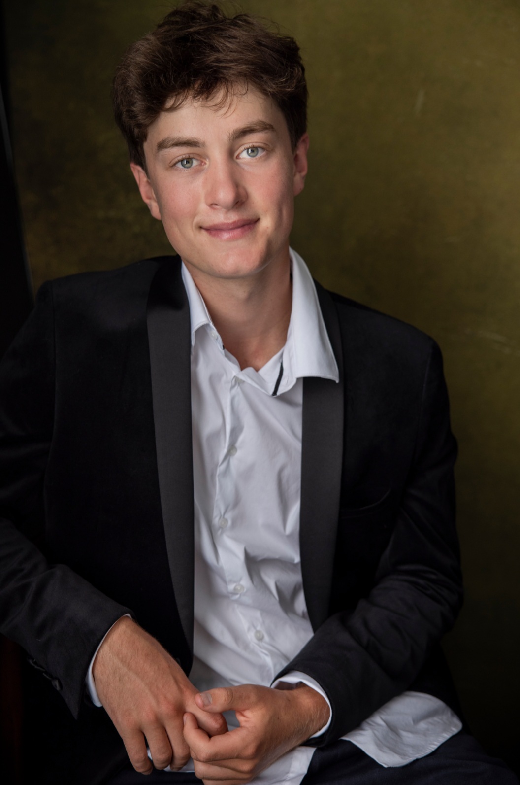 actor Angus Stevens large photo