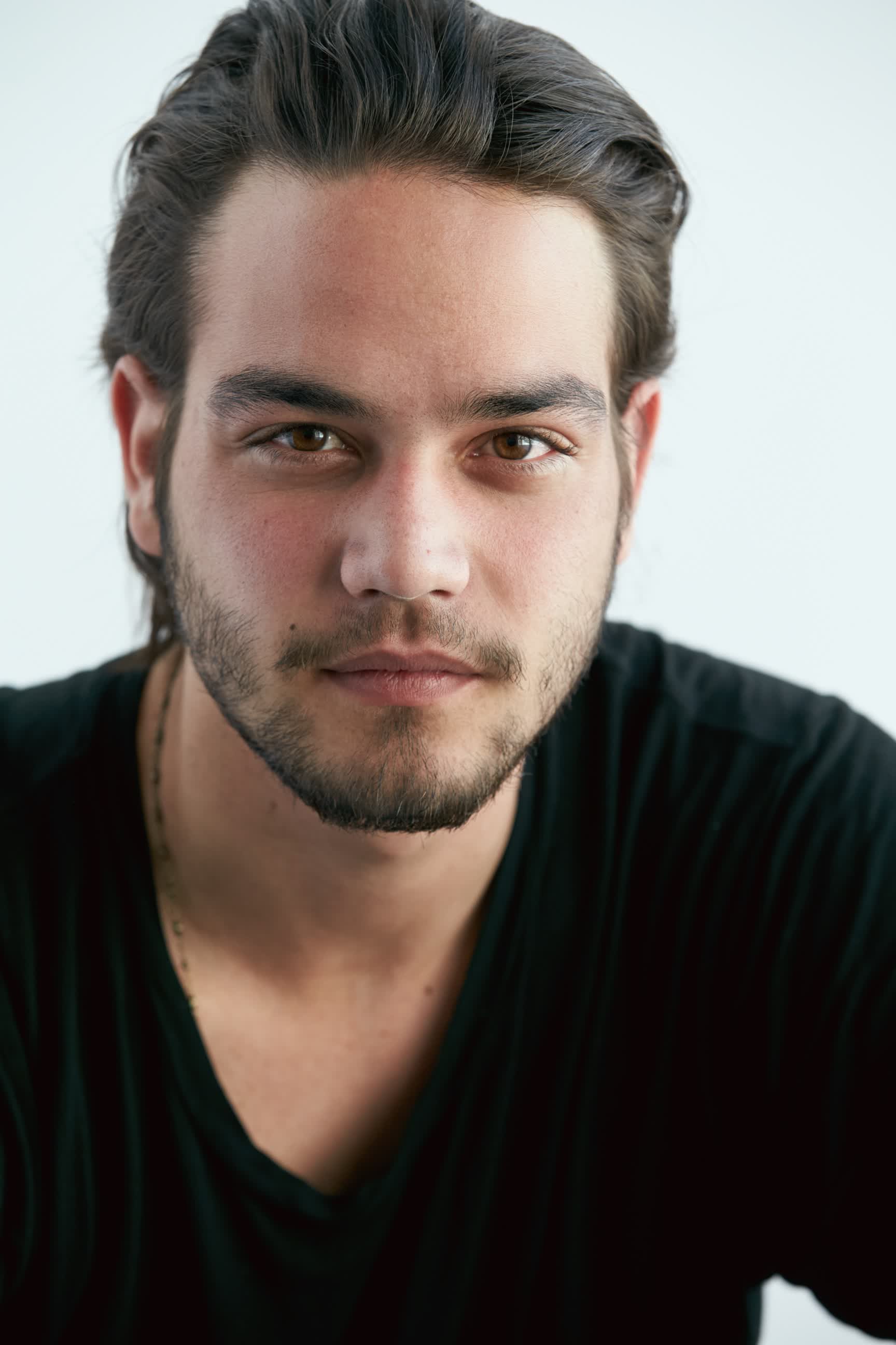 actor Daniel Zovatto large photo