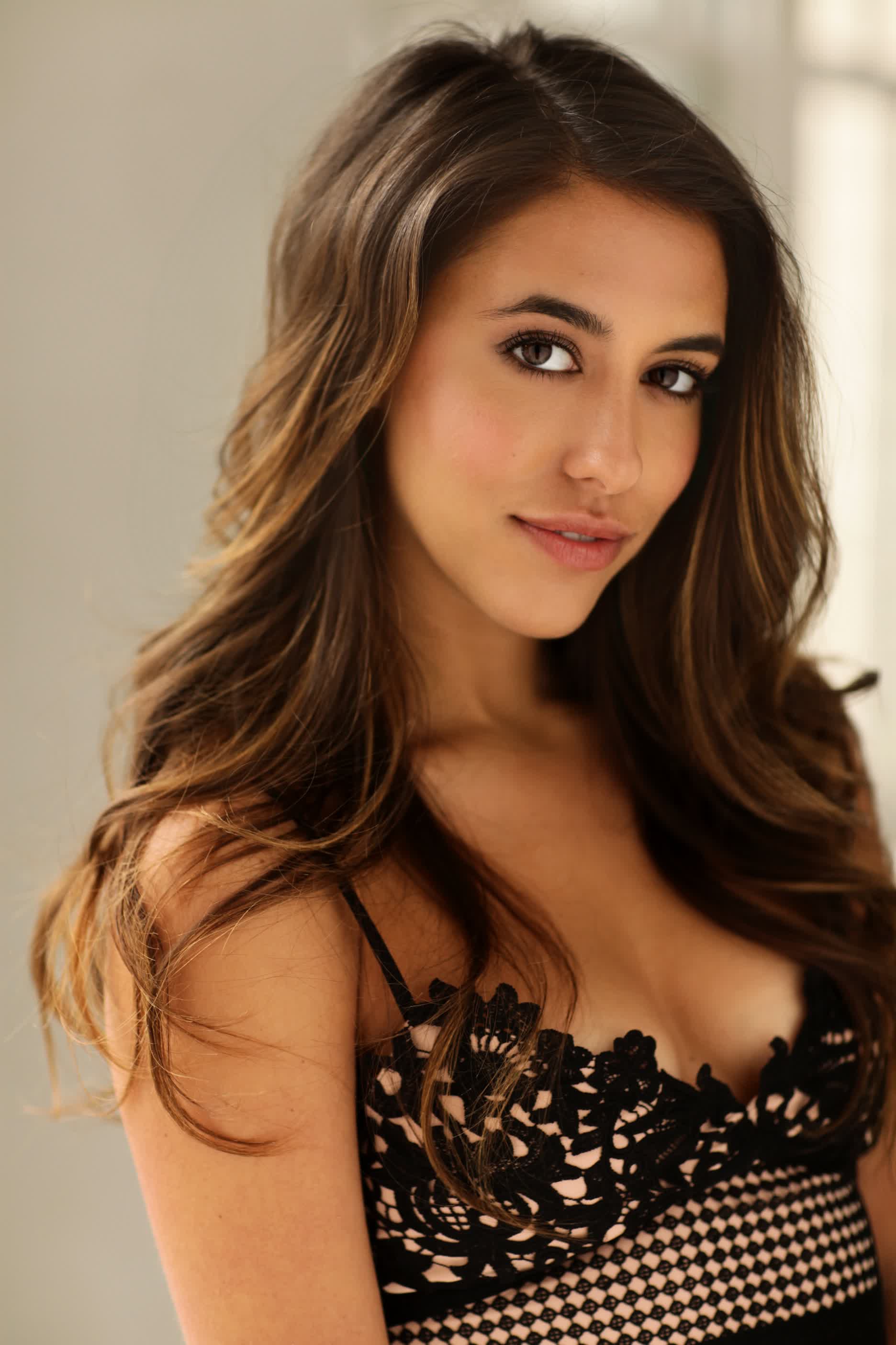 actor Gabby Kono large photo