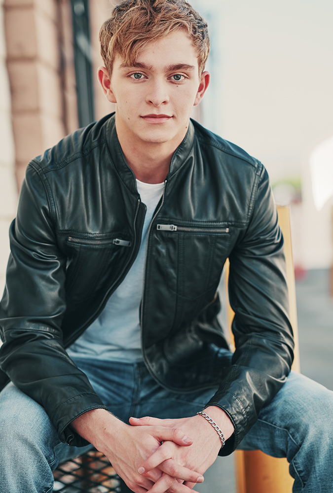 actor Gavin Lewis large photo