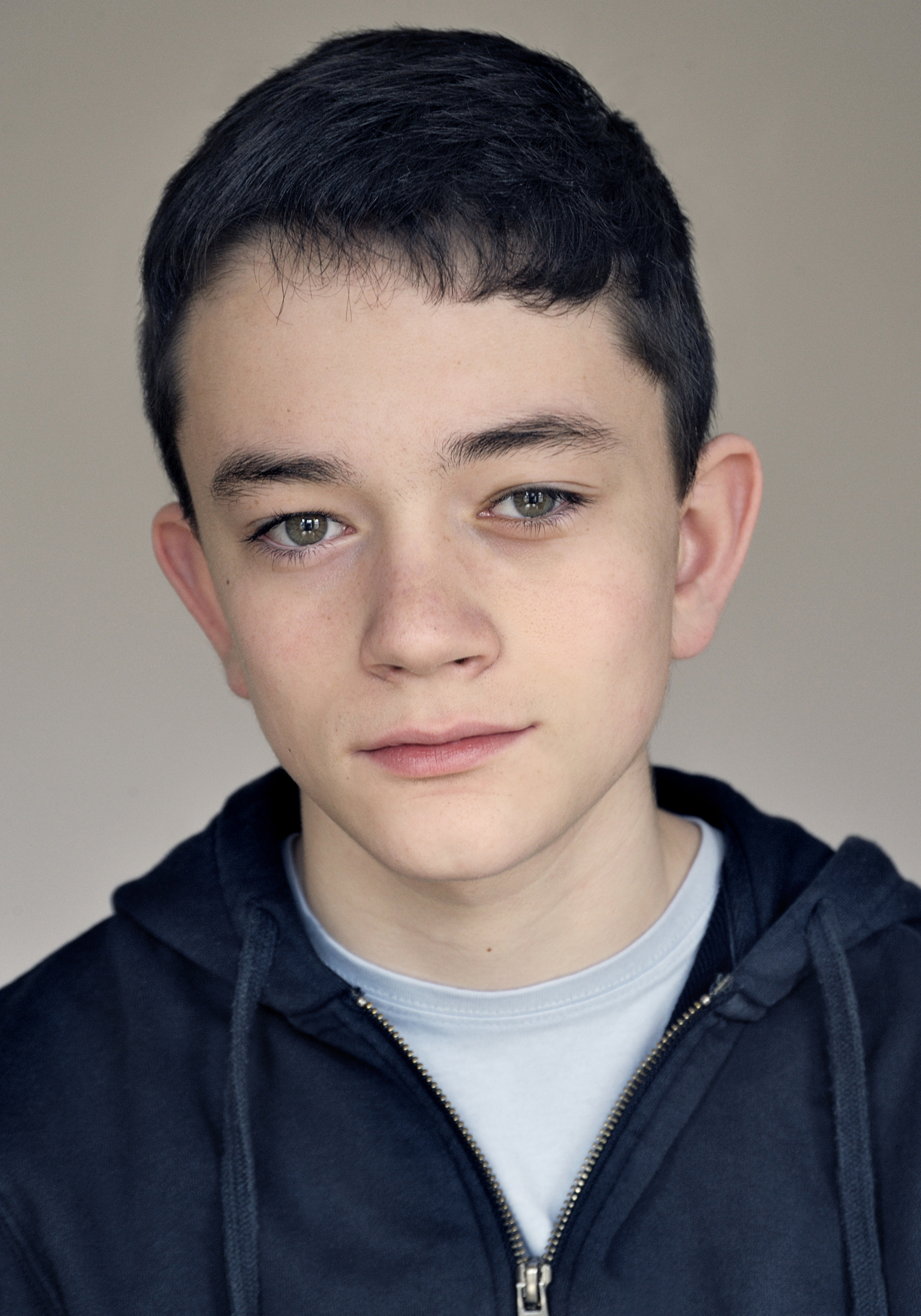 actor Lewis MacDougall large photo