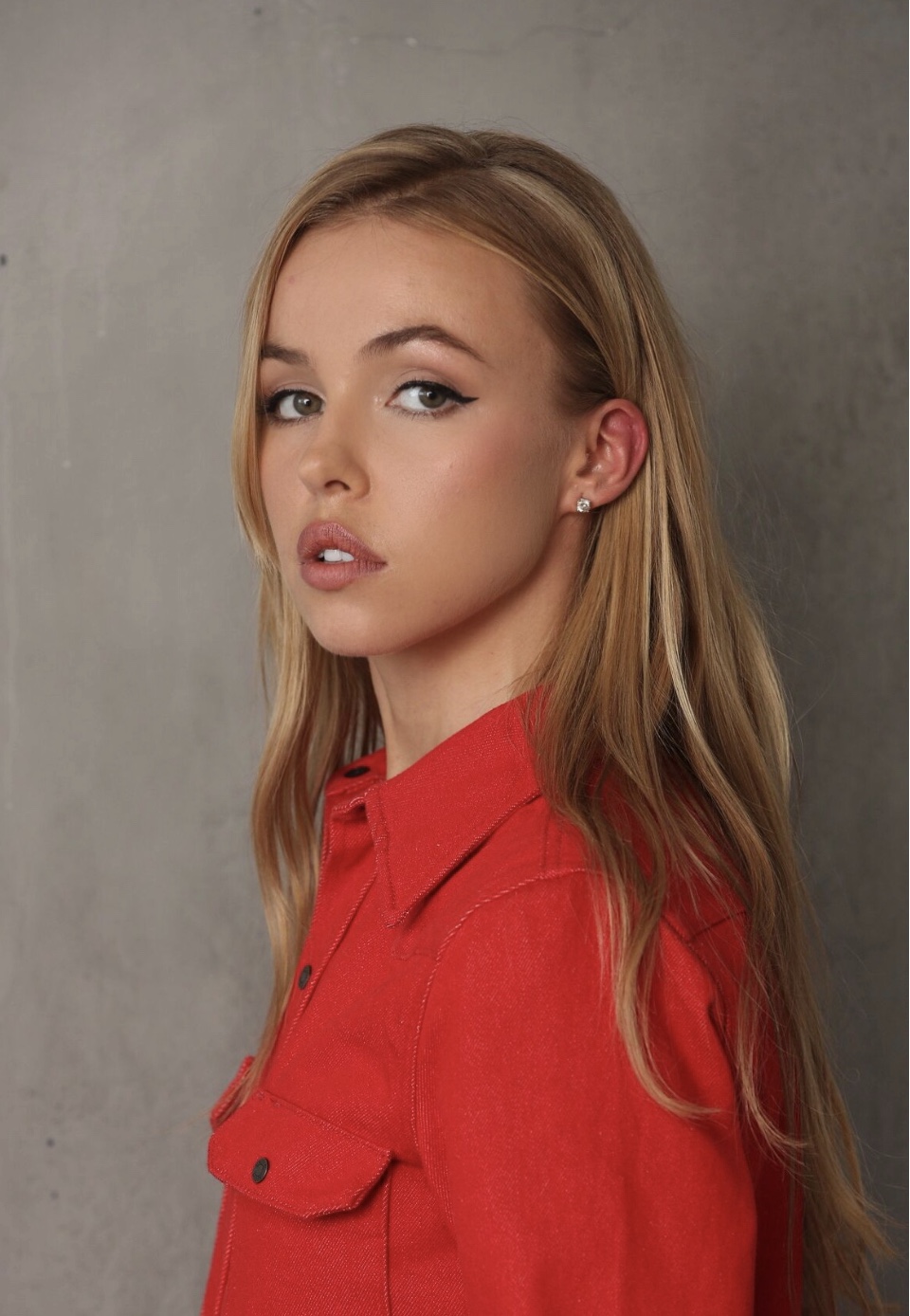 actor Natali Yura large photo