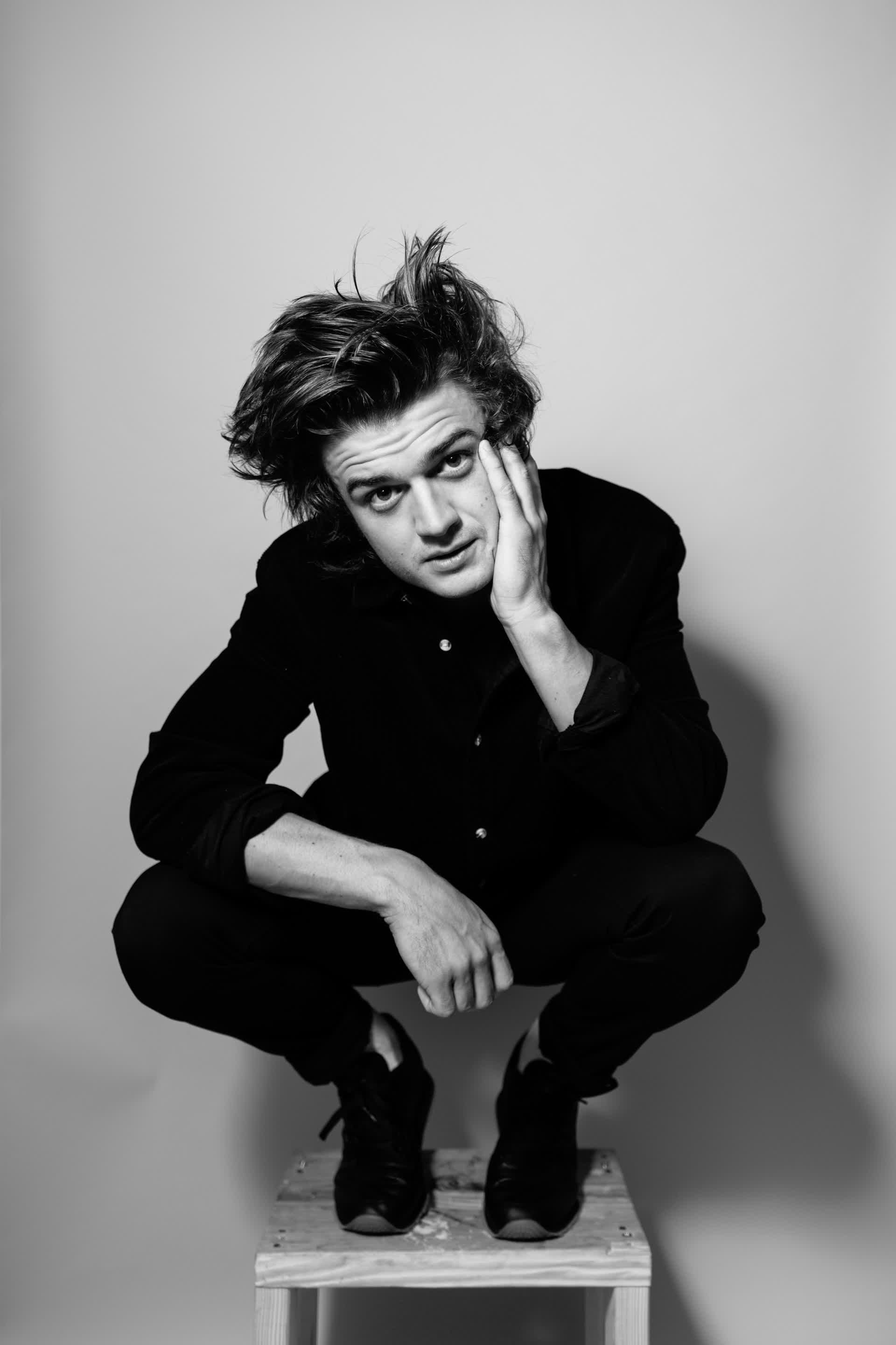 actor Joe Keery large photo