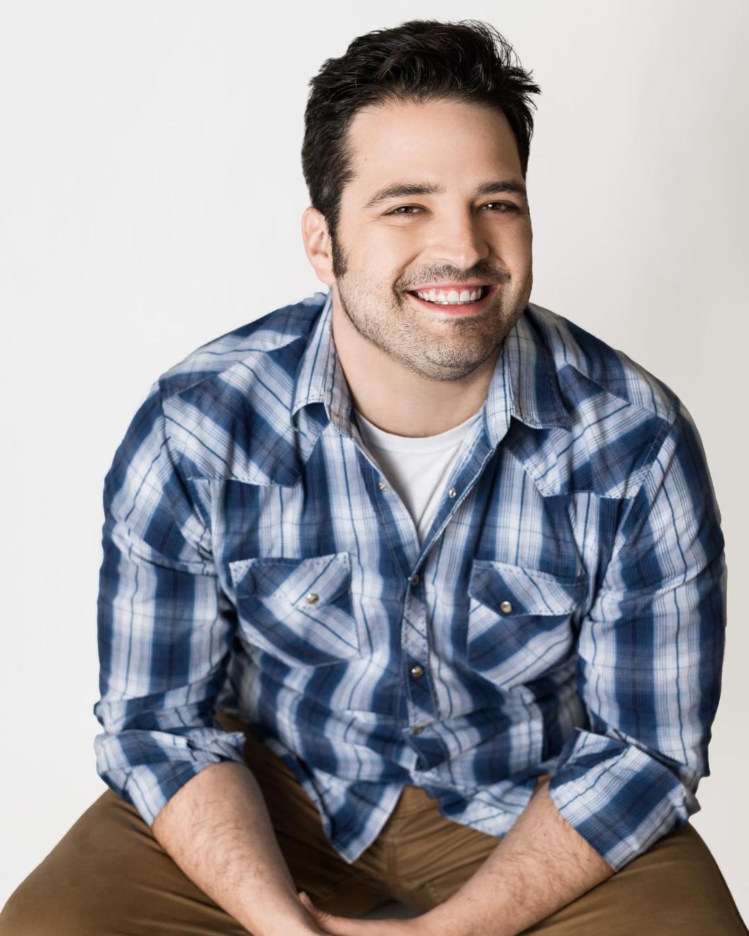 actor Alex Atkinson large photo