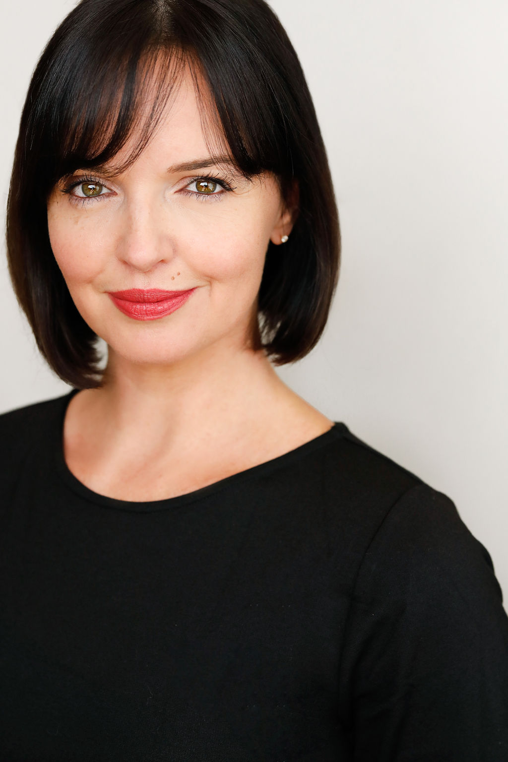 actor Yvette Tucker large photo