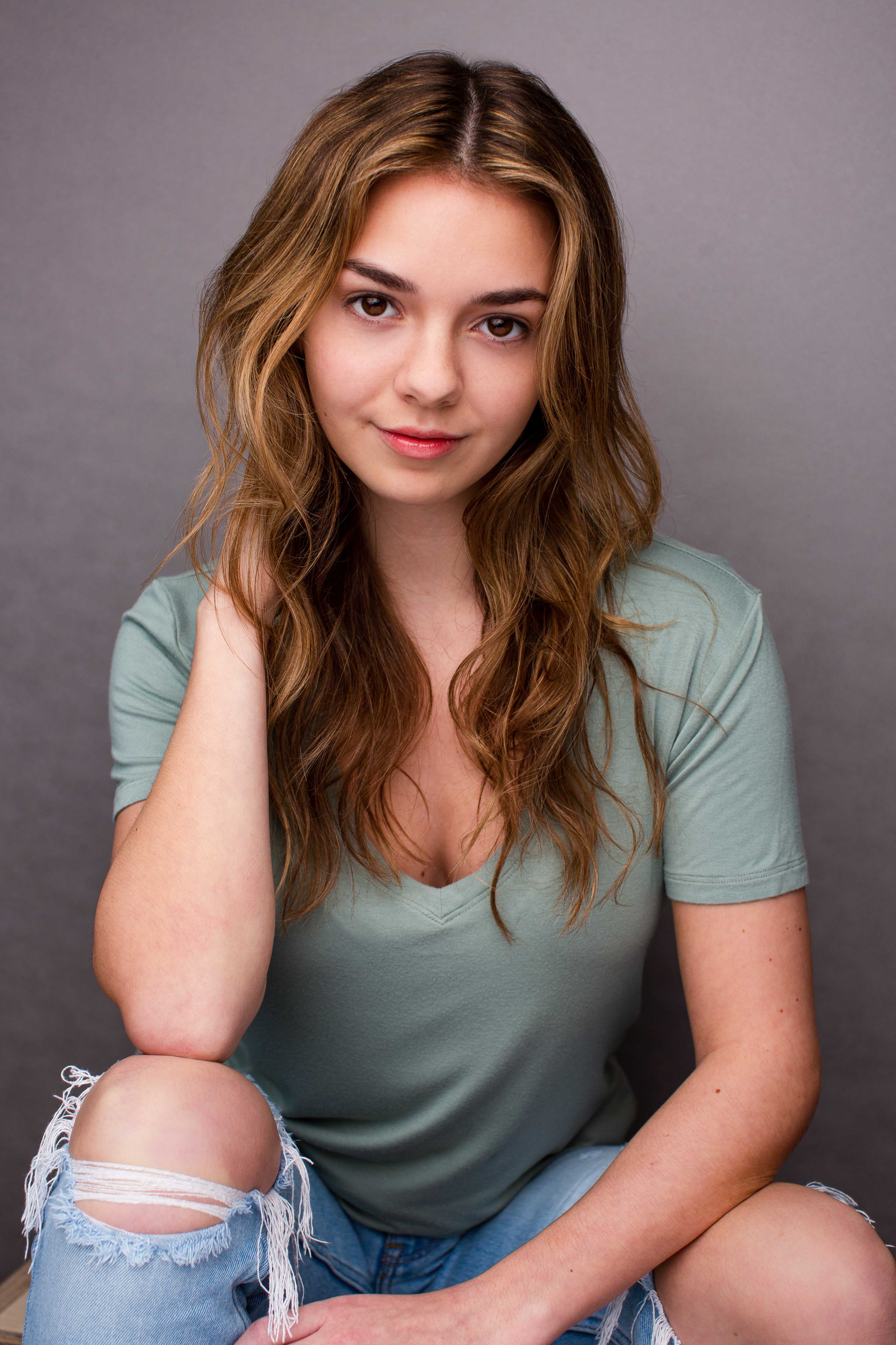 actor Ava DeMary large photo