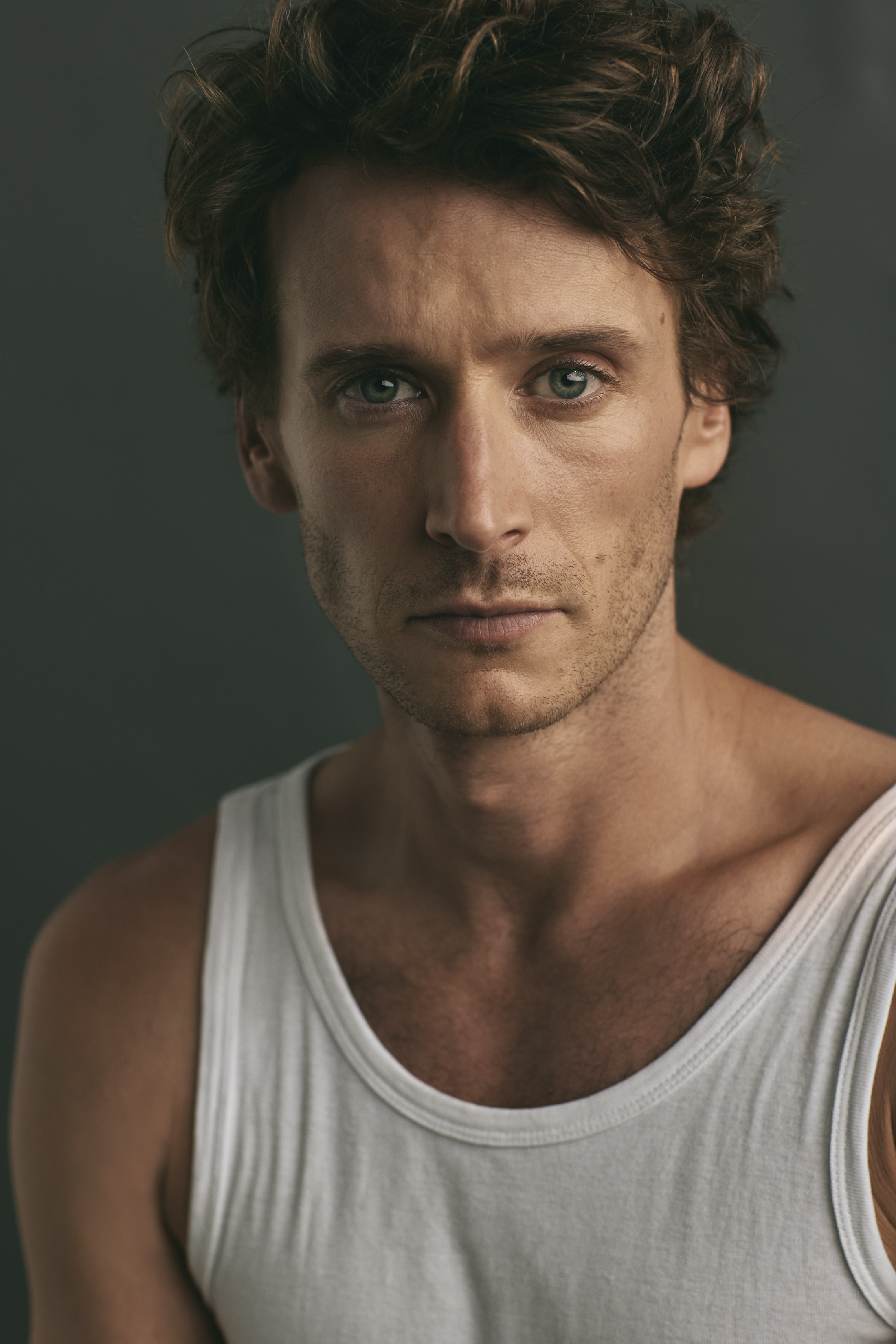 actor Jordan Mooney large photo