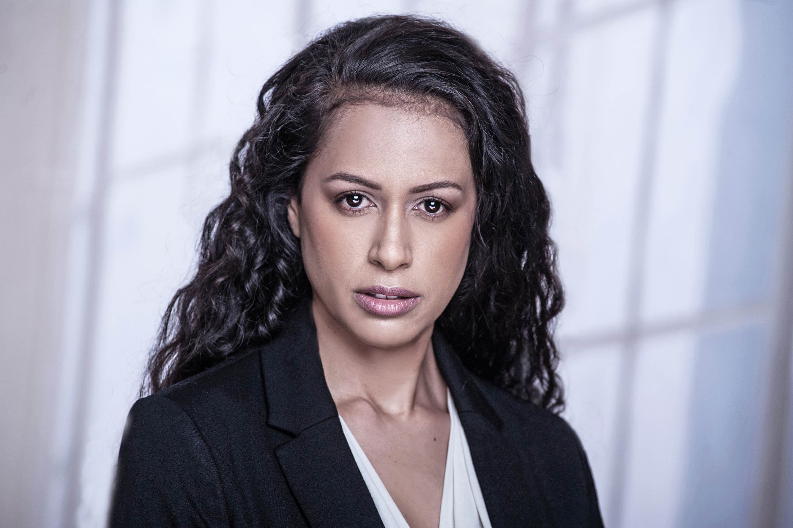 actor Fallon Bowman large photo