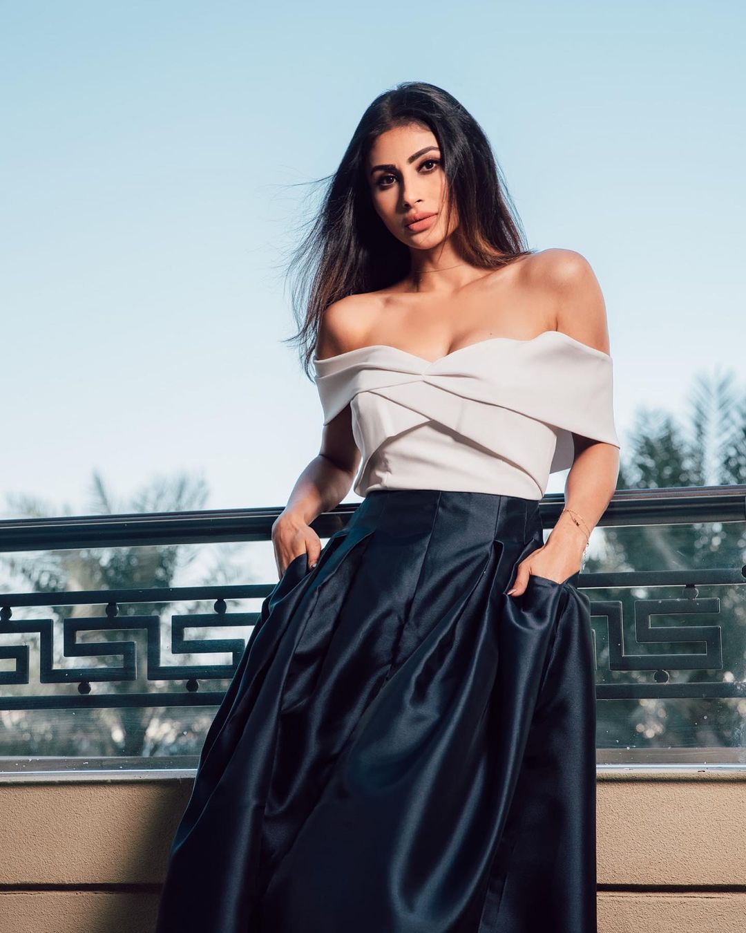 actor Mouni Roy large photo