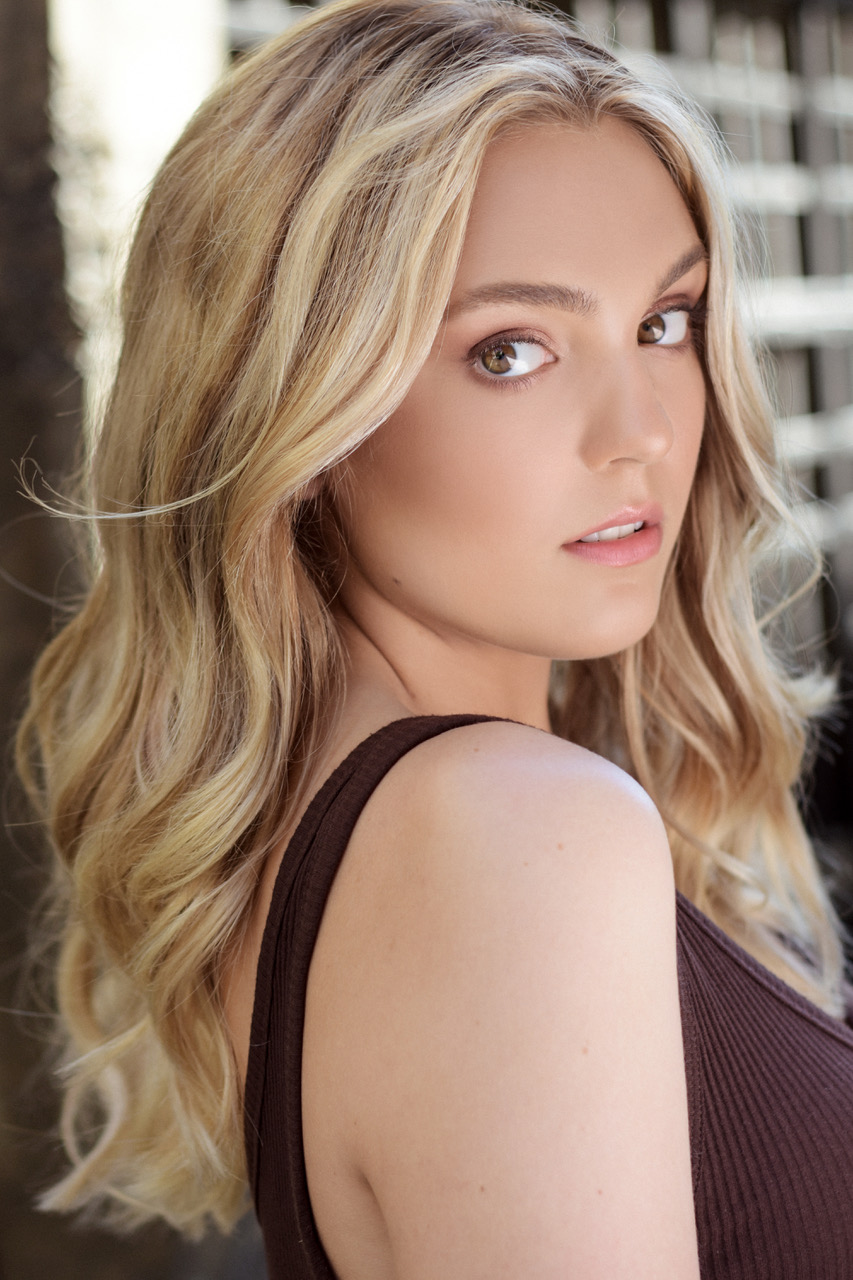 actor Samantha Schimmer large photo