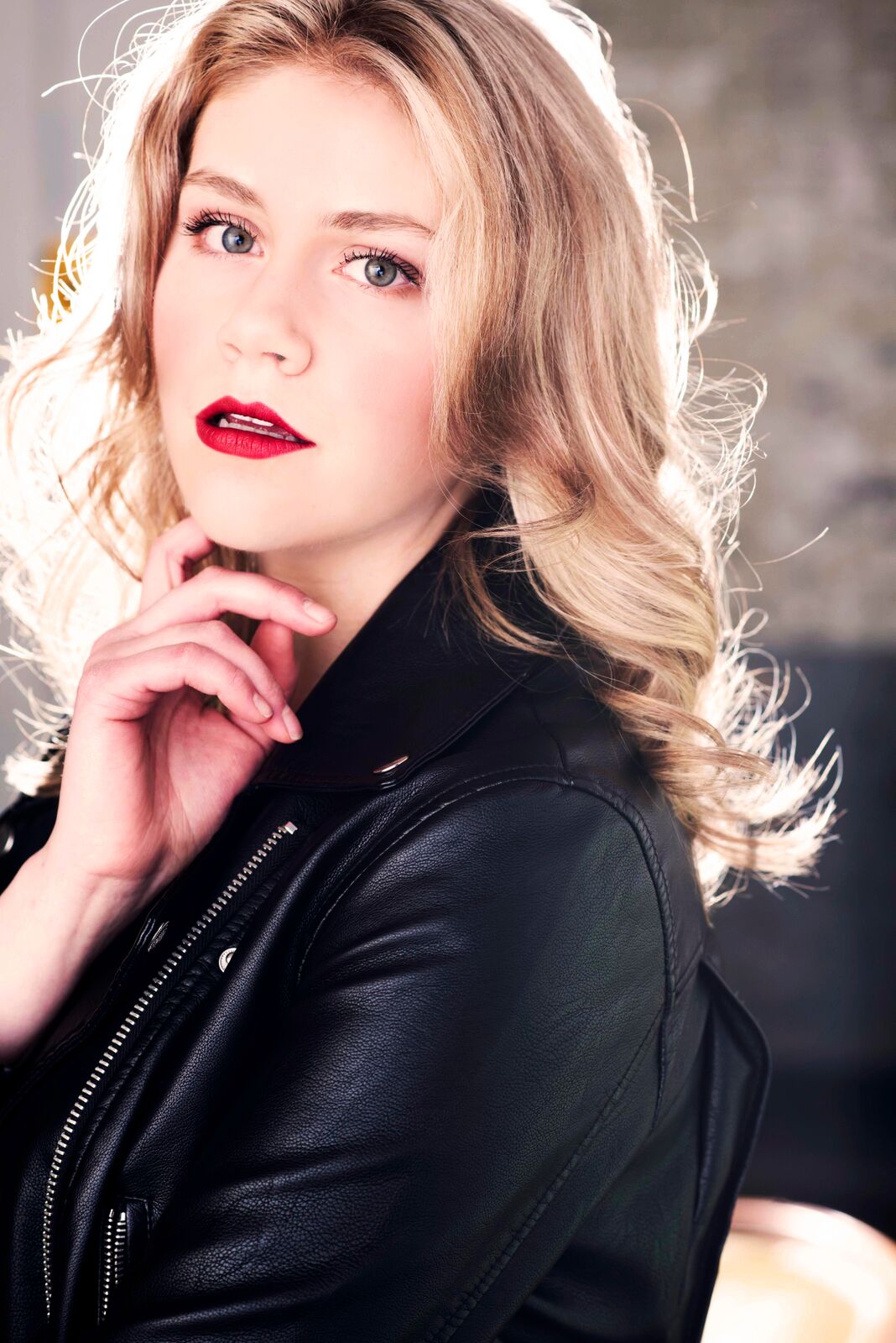 actor Sarah Luby large photo