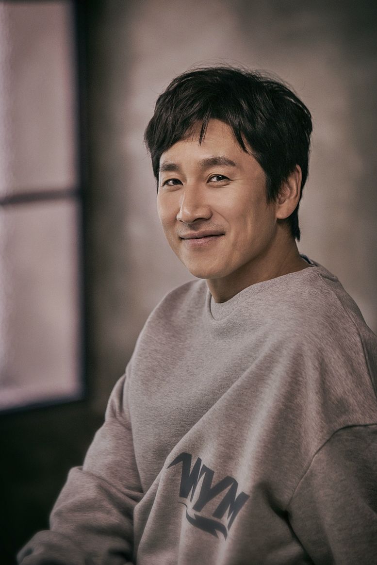 actor Lee Sun-kyun large photo