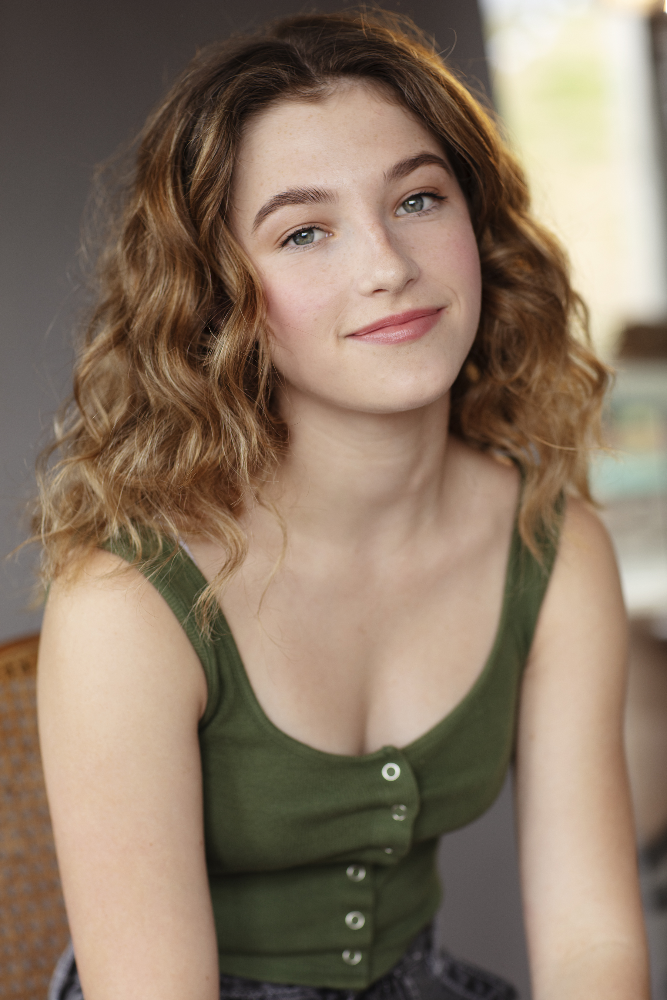 actor Madeleine McCarthy large photo