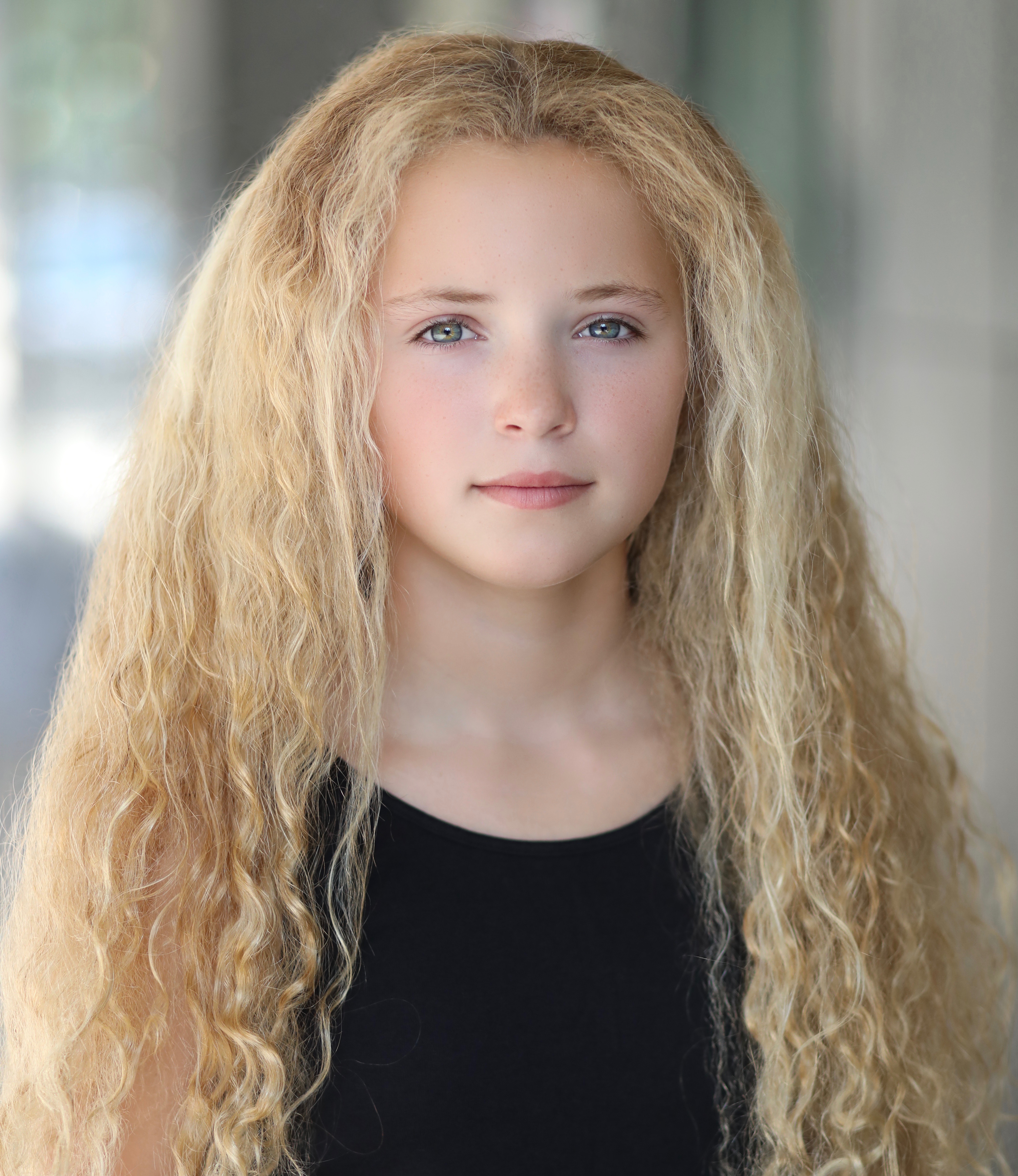 actor Cameron Seely large photo