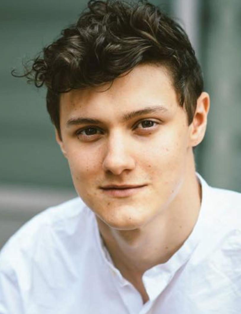 actor Malcolm Cumming large photo