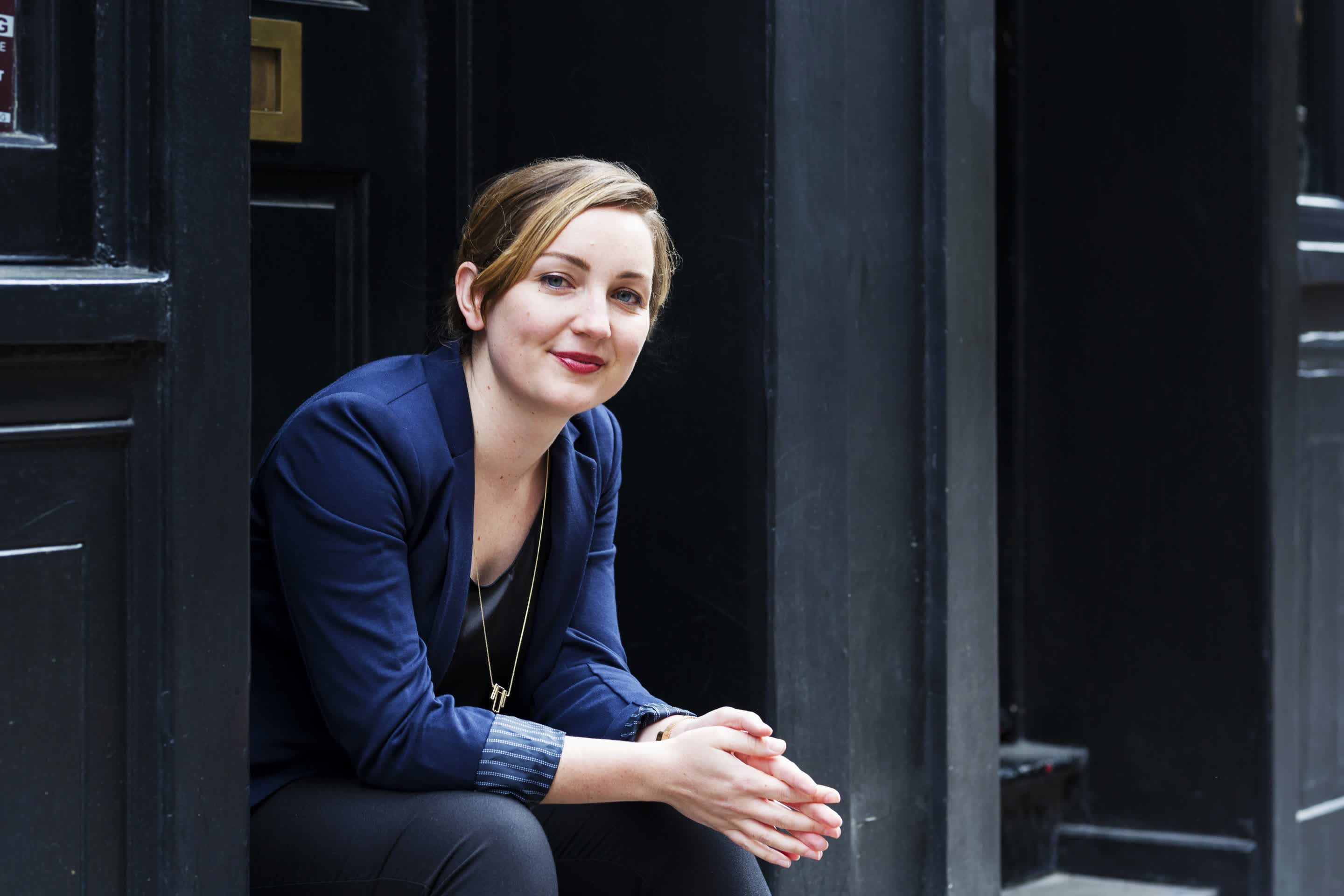 actor Hannah Jewell large photo