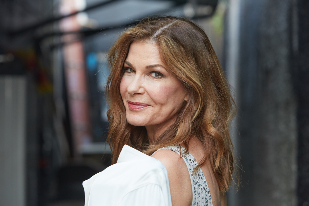 actor Marie Debrey large photo