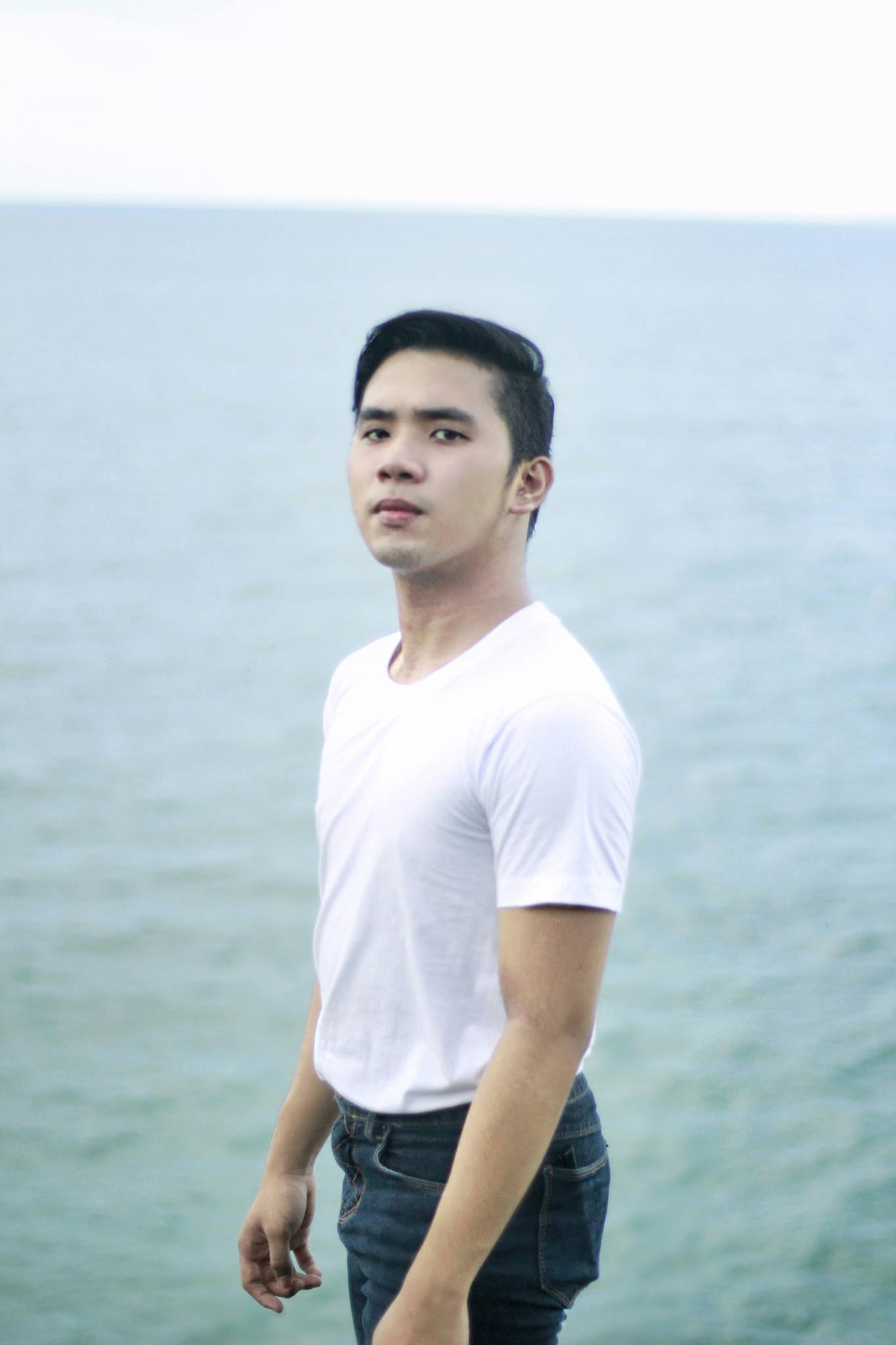 actor Ron Alos large photo