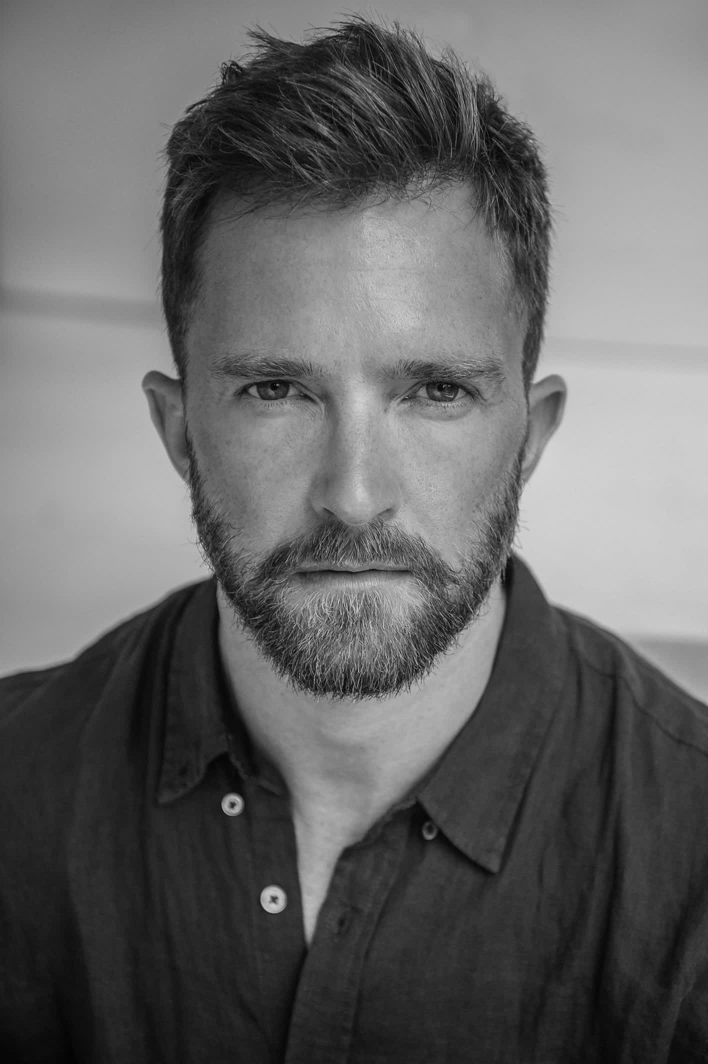 actor Tim Draxl large photo