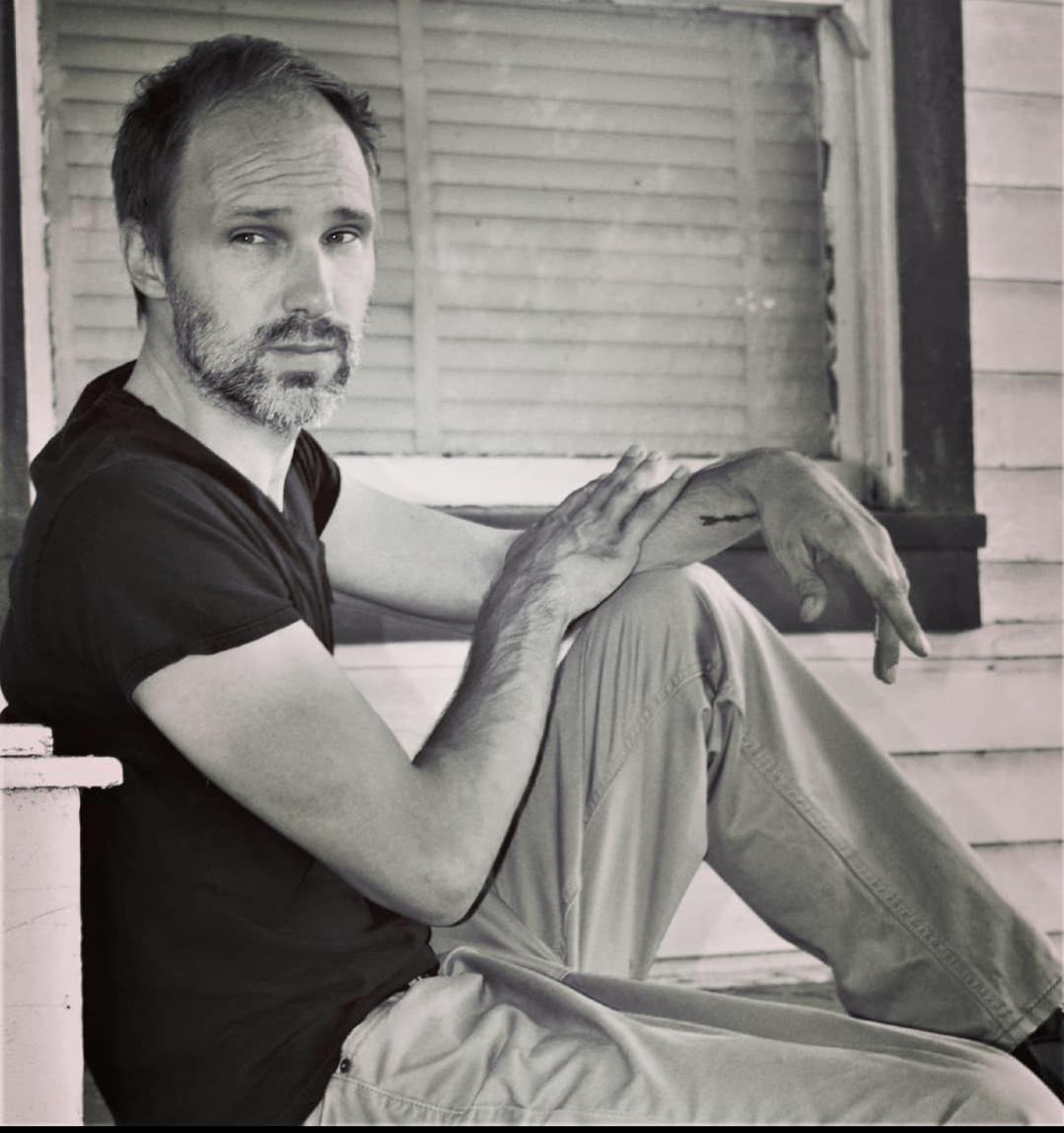 actor Gary Cairns large photo