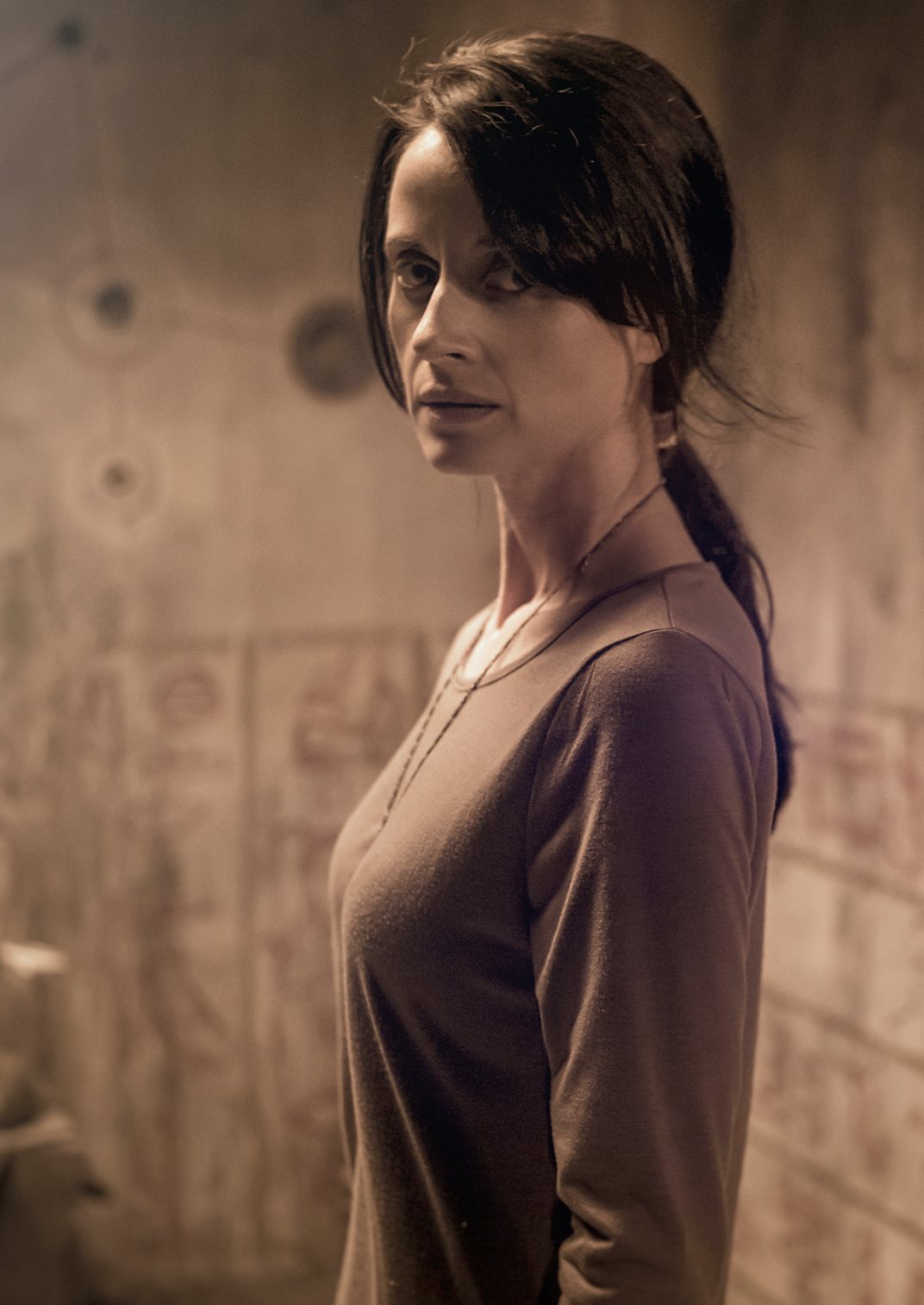 actor Emily Fradenburgh large photo