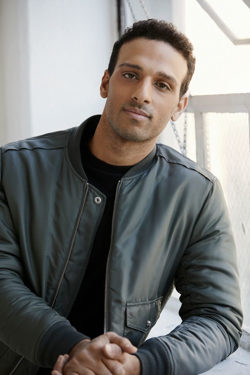 actor Ari'el Stachel large photo