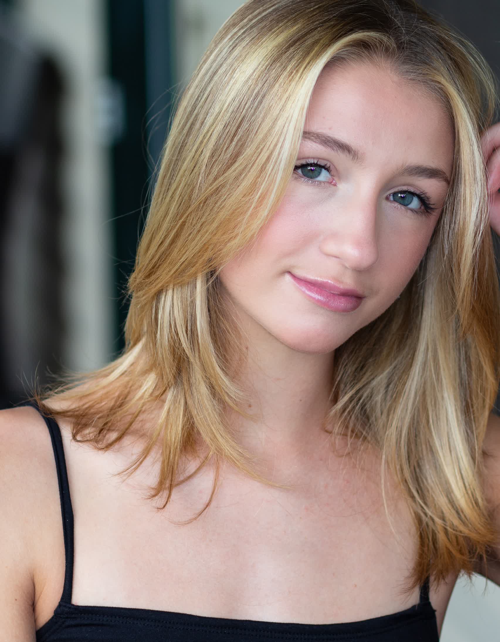 actor Emma Rayne Lyle large photo