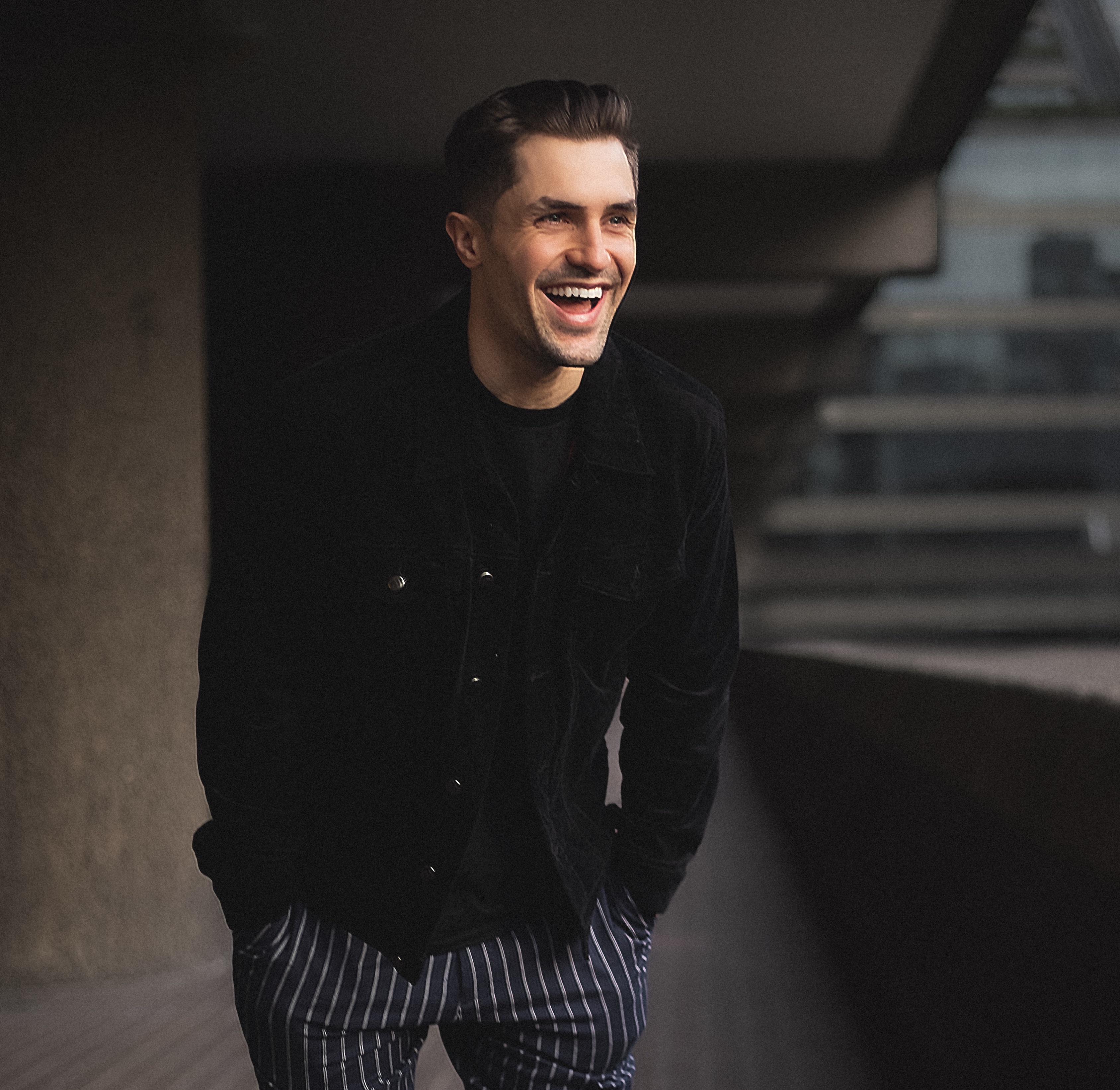 actor Phil Dunster large photo