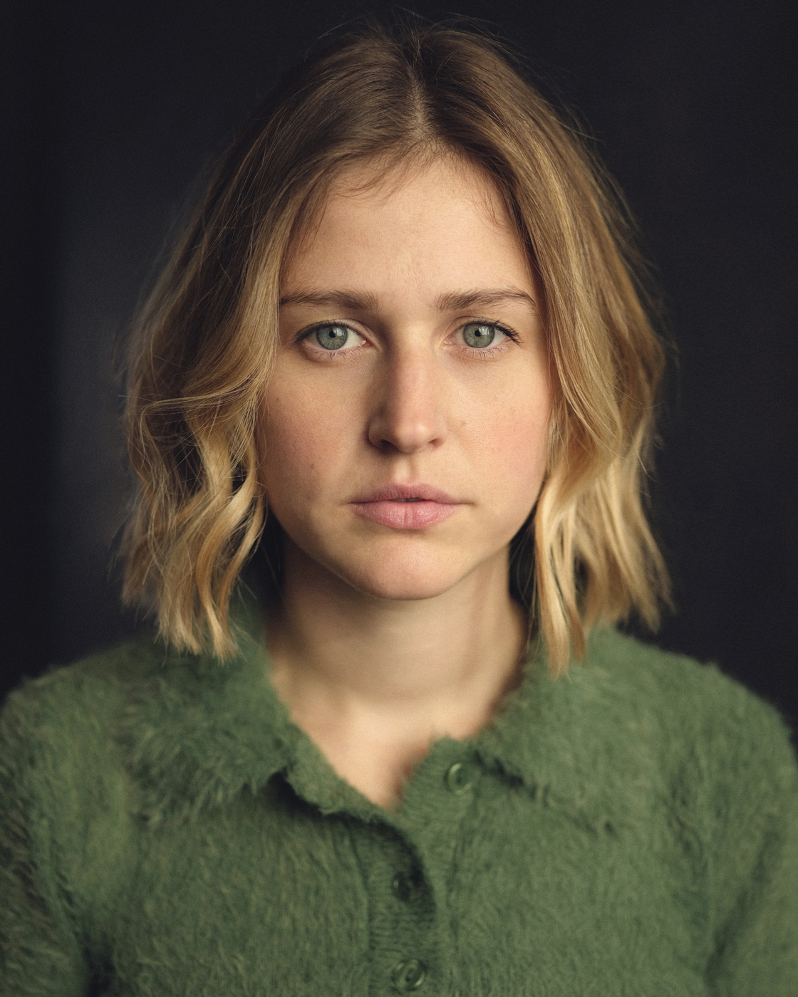 actor Ria Zmitrowicz large photo