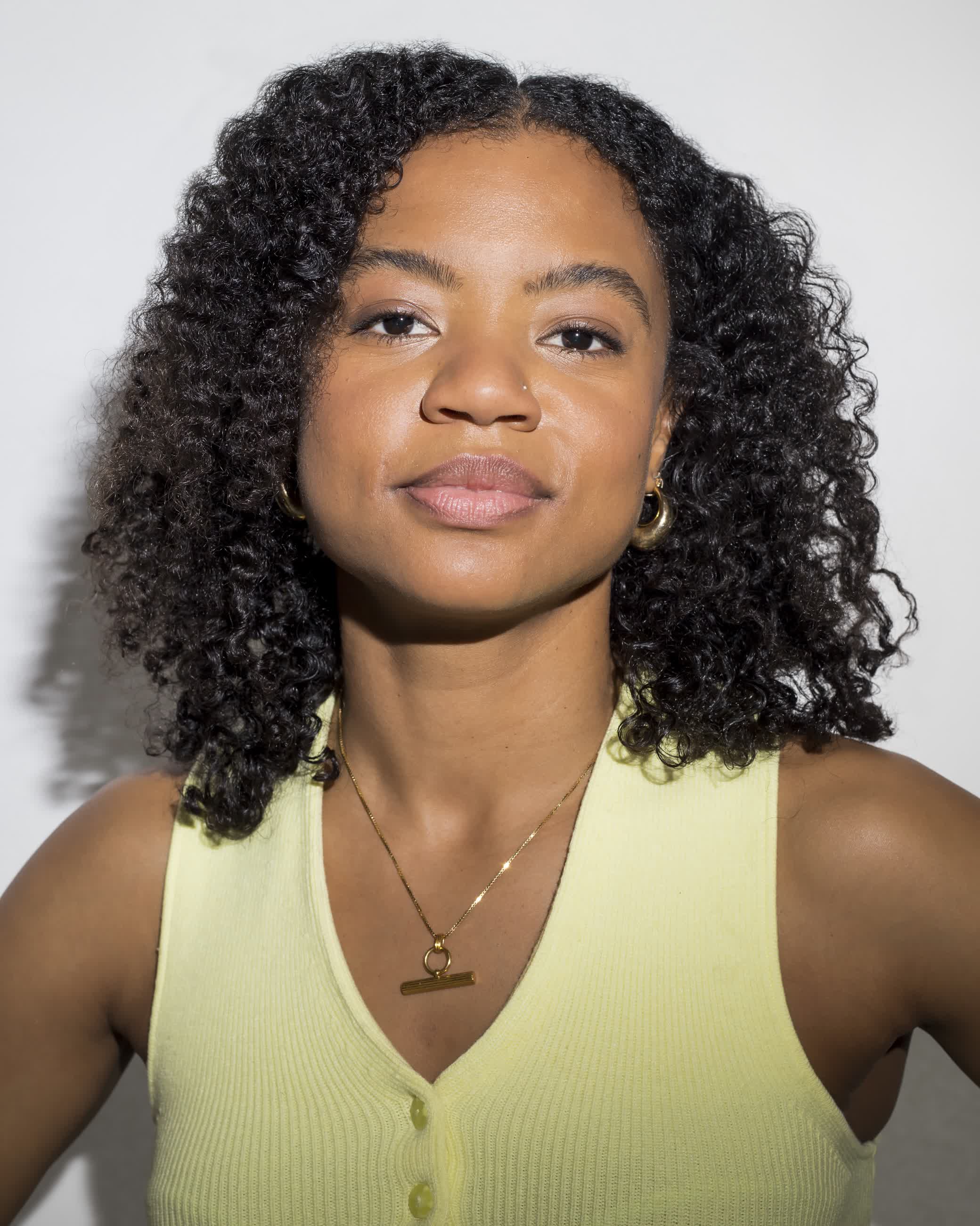 actor Jessica Hayles large photo