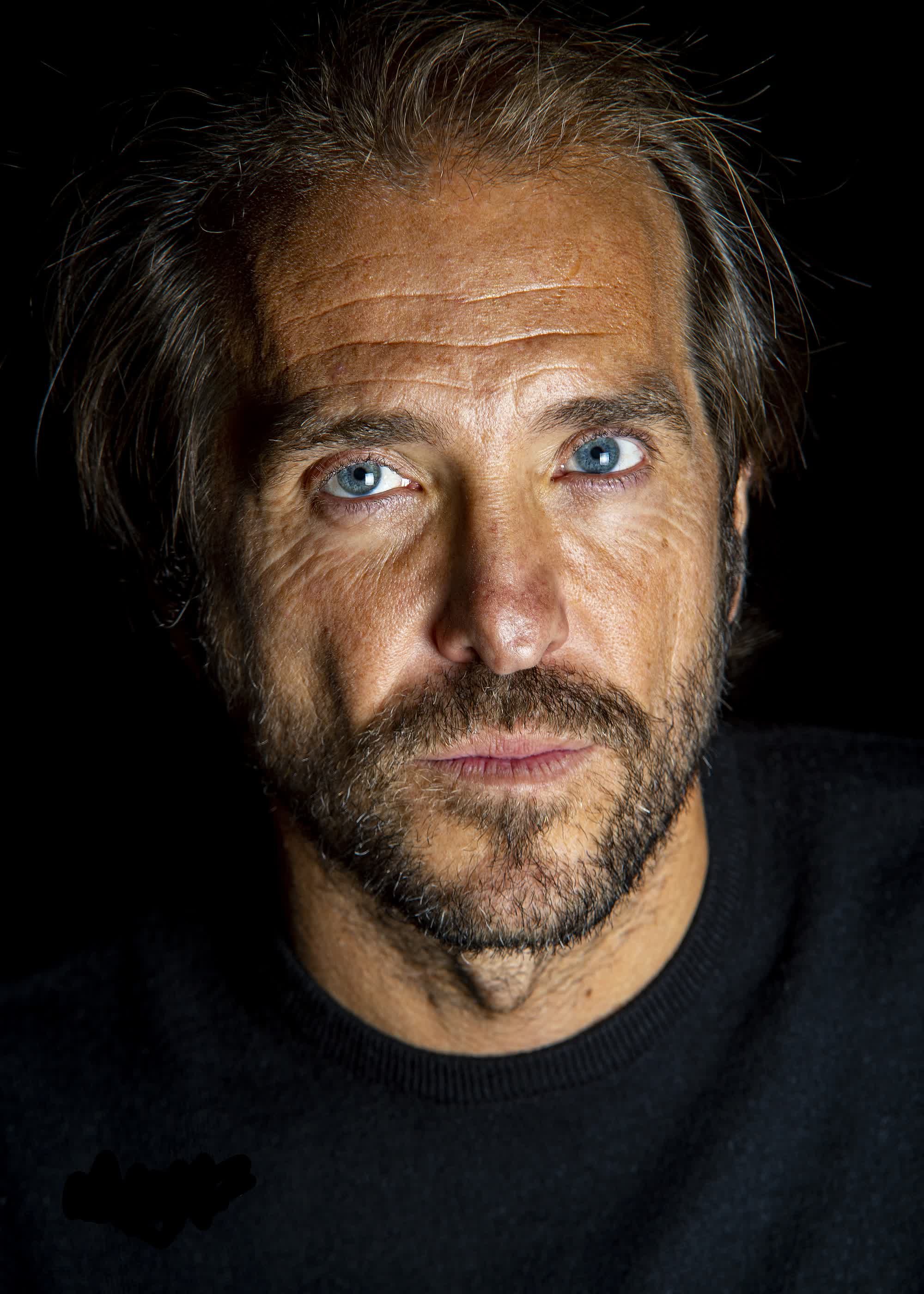 actor Victor Solé large photo