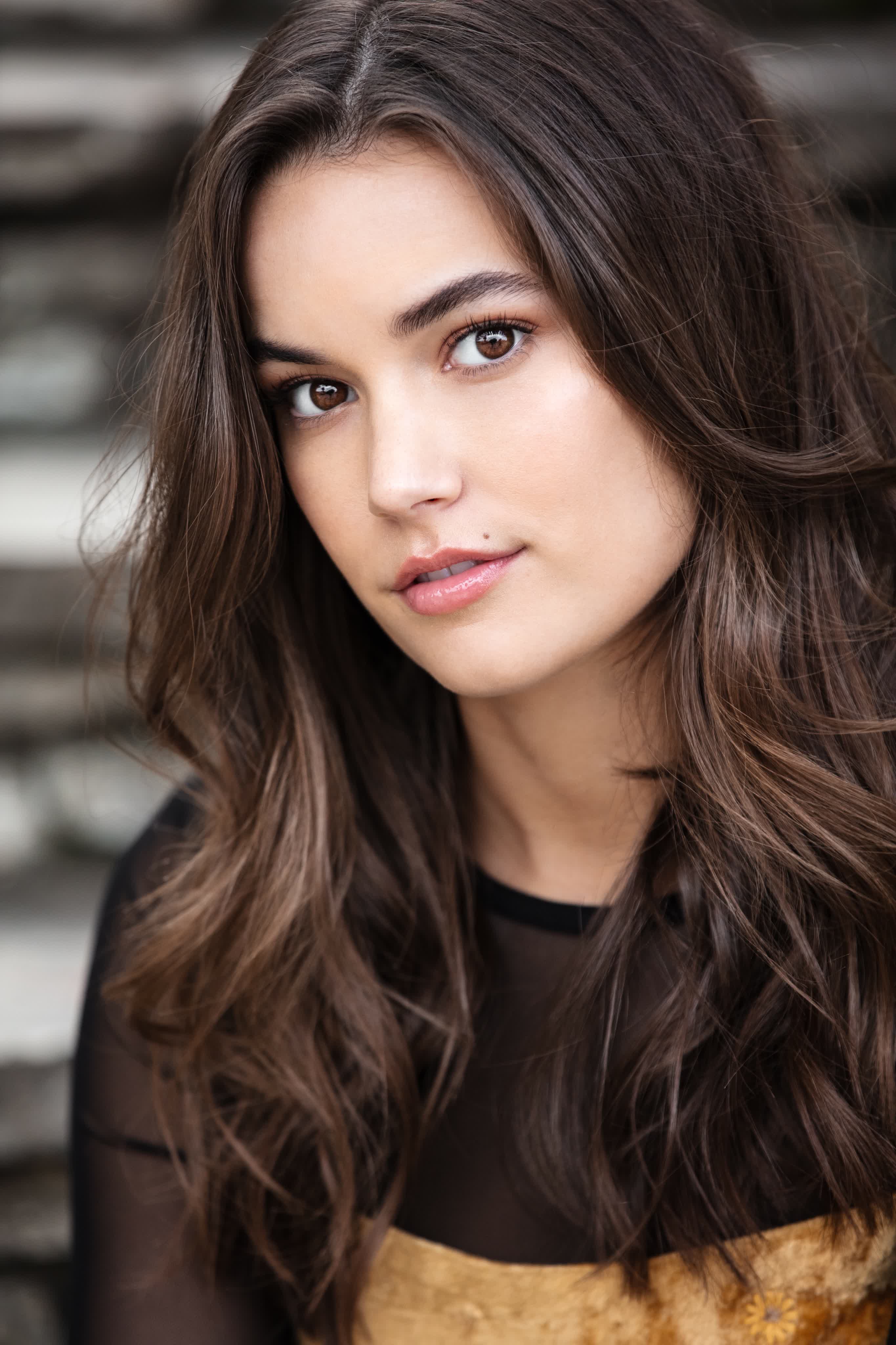 actor Courtney Lauren Cummings large photo