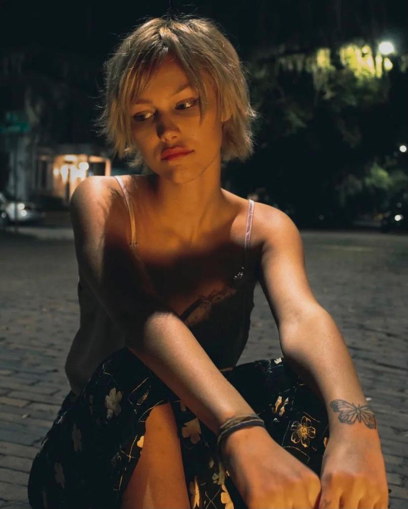 actor Grace VanderWaal large photo