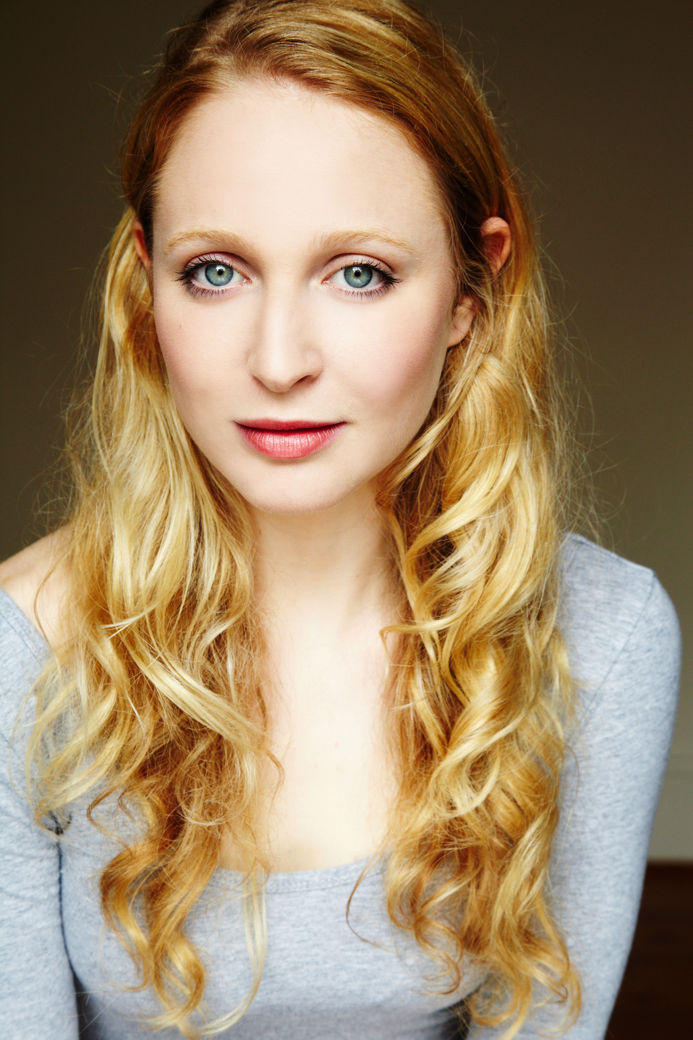 actor Eloise Winestock large photo