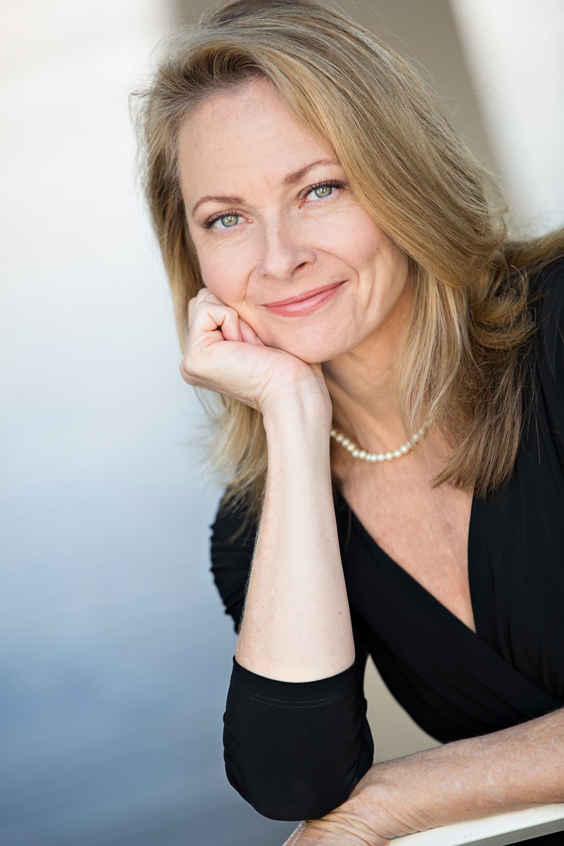 actor Bonnie Burroughs large photo