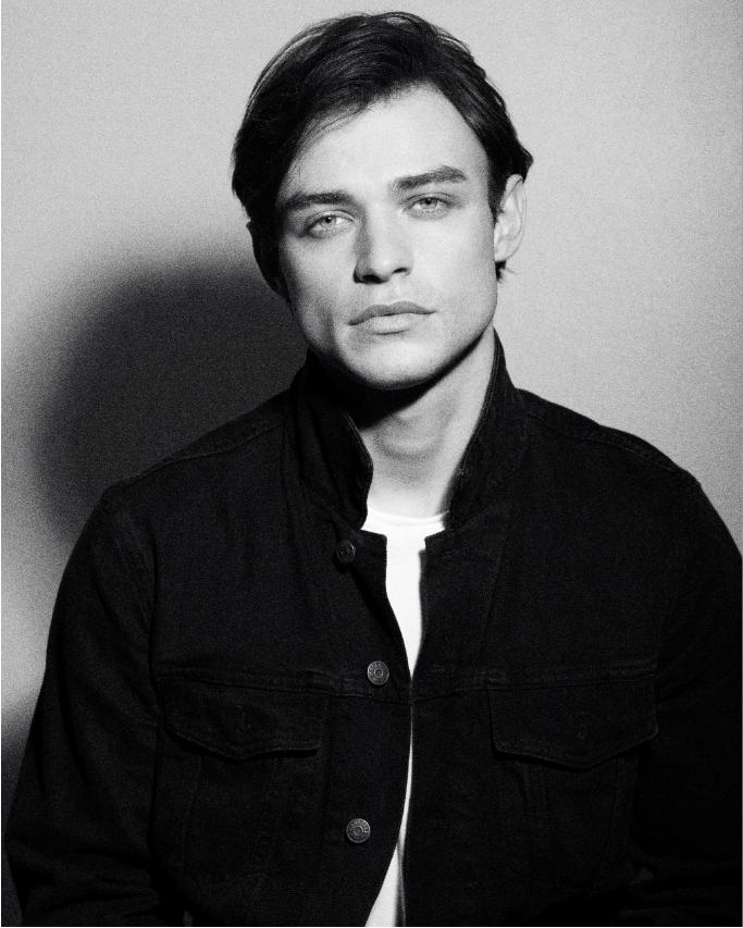 actor Thomas Doherty large photo