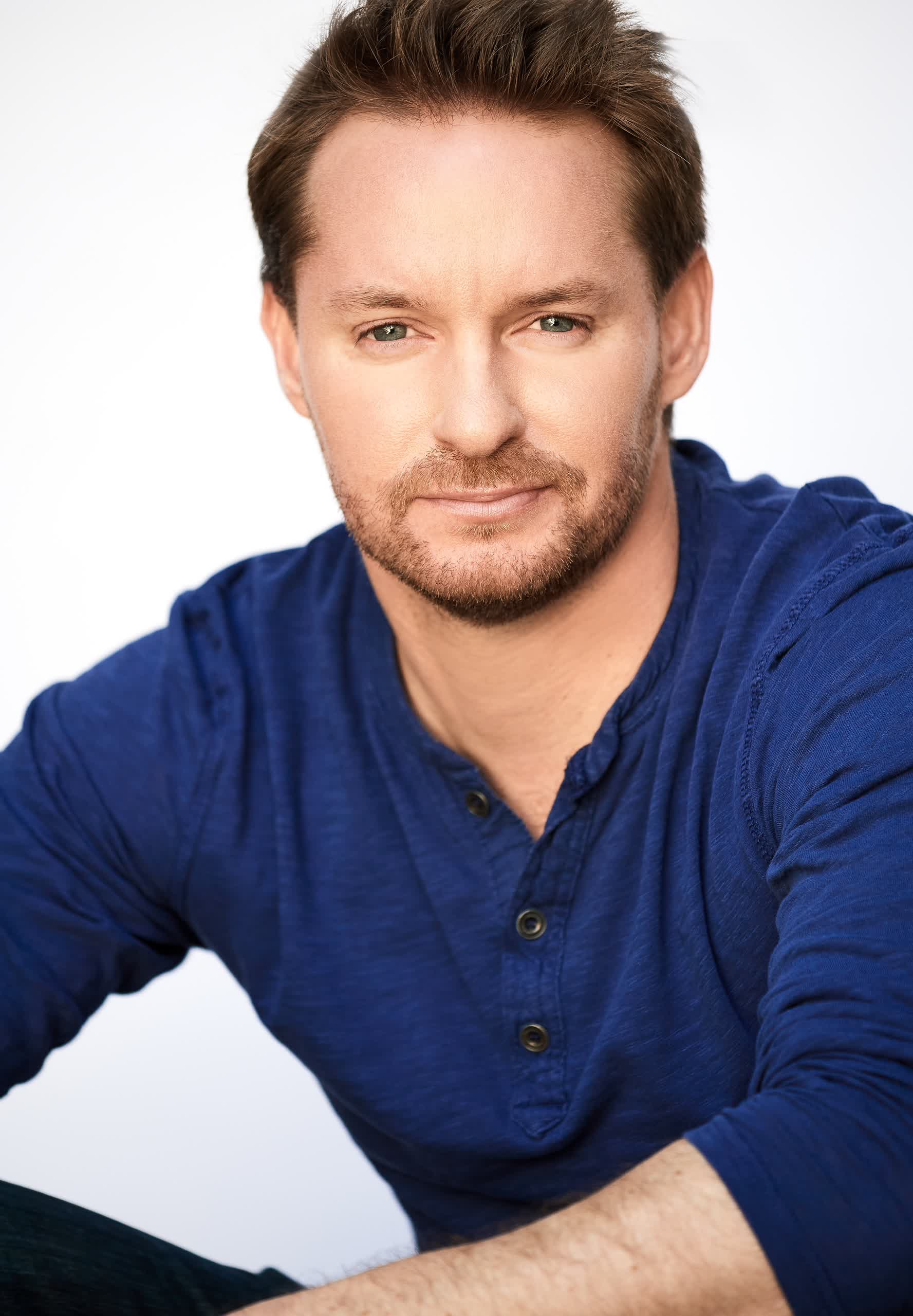 actor Casey Nelson large photo