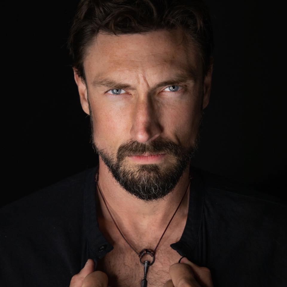 actor John Wells large photo