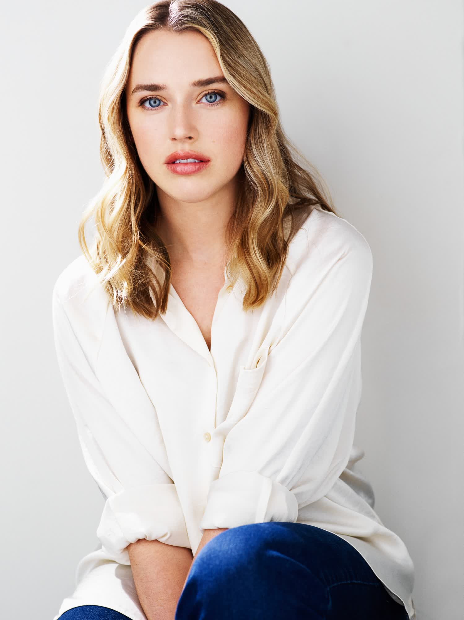 actor Caitlin Hammond large photo