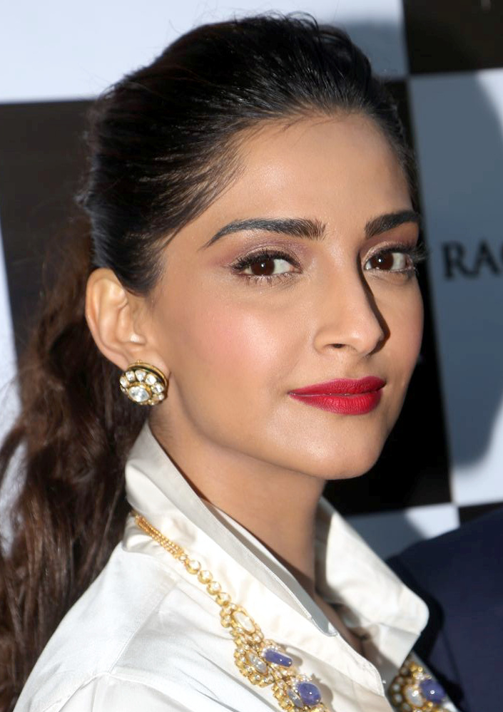 actor Sonam Kapoor large photo